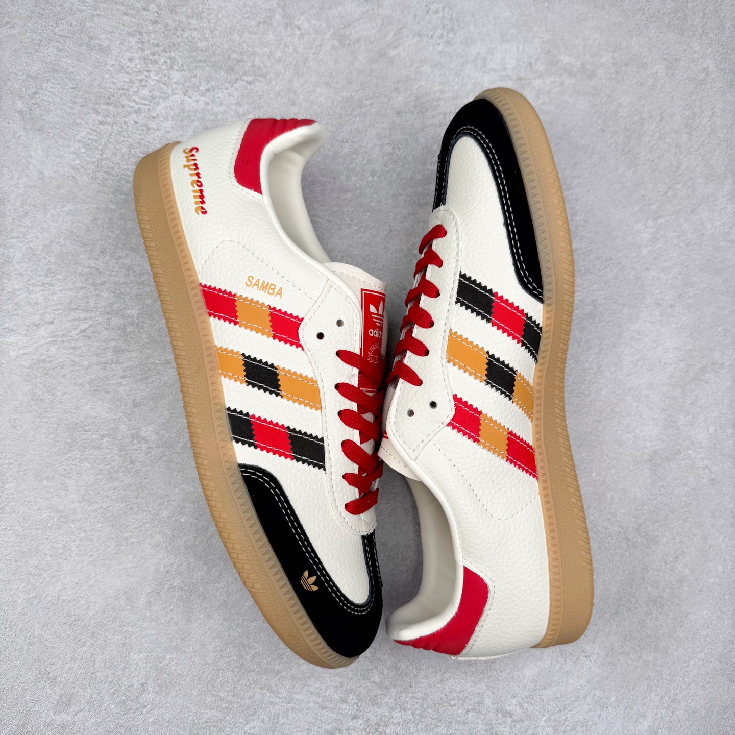 图片[3]-＃C2 AD Original Samba OG 复古经典轻便板鞋 定制配色 DX0006 这款桑巴鞋展示了高质量的工艺 带有装饰的超锁缝制和无缝的手感 柔软、柔软的皮革造型和标志性的3条纹完成了精致的外观 正规合身鞋带 鞋面上有绒面鞋垫 橡胶鞋底 享受正畸套筒软感 自50年代首次亮相以来就一直在赢得粉丝的青睐 尺码：36 36.5 37.5 38 38.5 39 40 40.5 41 42 42.5 43 44 44.5 45-选品中心