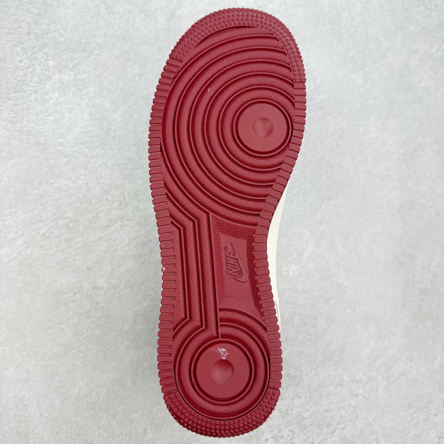 图片[9]-＃福利特价 NK Air Force 1´07 Low 空军一号低帮百搭休闲运动板鞋 柔软、弹性十足的缓震性能和出色的中底设计 横跨复古与现代的外型结合 造就出风靡全球 三十多年的Force 1 直到今天还深受青睐 尺码：36 36.5 37.5 38 38.5 39 40 40.5 41 42 42.5 43 44 44.5 45-选品中心