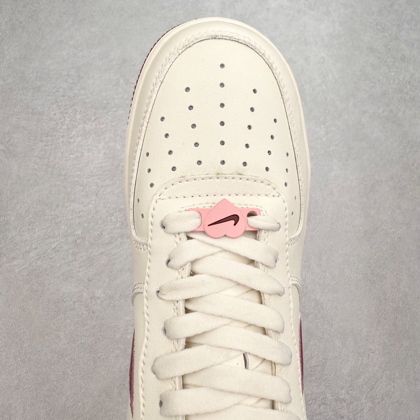 图片[4]-＃福利特价 NK Air Force 1´07 Low 空军一号低帮百搭休闲运动板鞋 柔软、弹性十足的缓震性能和出色的中底设计 横跨复古与现代的外型结合 造就出风靡全球 三十多年的Force 1 直到今天还深受青睐 尺码：36 36.5 37.5 38 38.5 39 40 40.5 41 42 42.5 43 44 44.5 45-选品中心