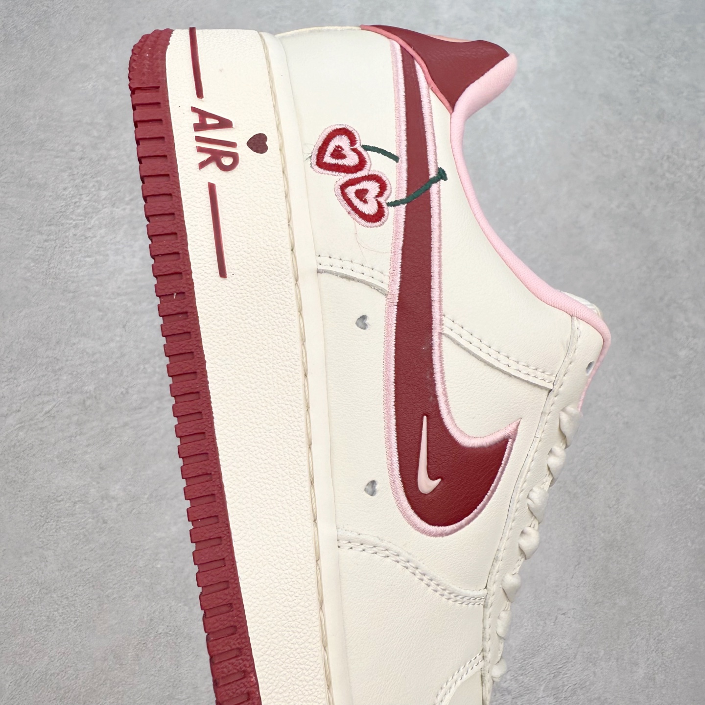 图片[6]-＃福利特价 NK Air Force 1´07 Low 空军一号低帮百搭休闲运动板鞋 柔软、弹性十足的缓震性能和出色的中底设计 横跨复古与现代的外型结合 造就出风靡全球 三十多年的Force 1 直到今天还深受青睐 尺码：36 36.5 37.5 38 38.5 39 40 40.5 41 42 42.5 43 44 44.5 45-选品中心