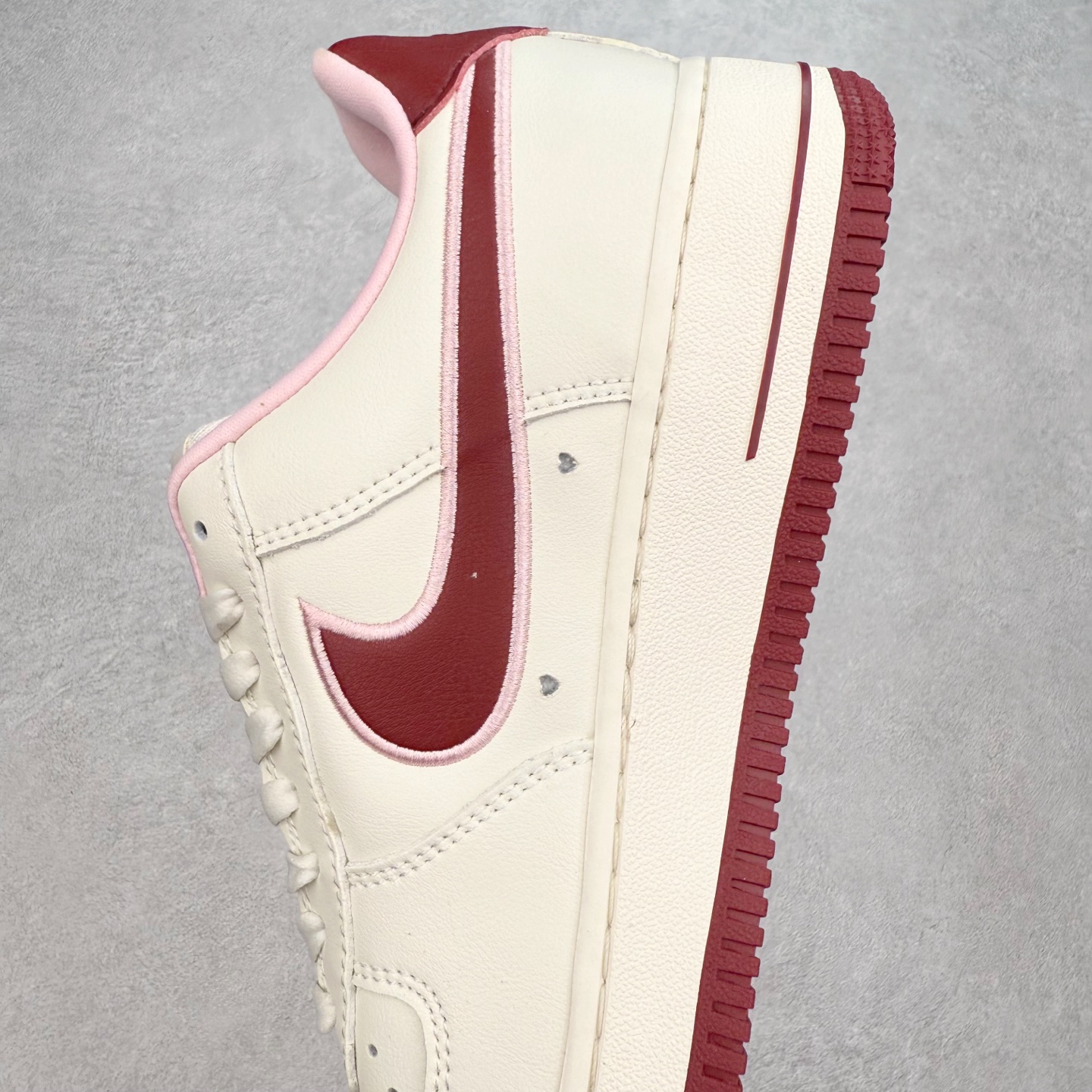 图片[7]-＃福利特价 NK Air Force 1´07 Low 空军一号低帮百搭休闲运动板鞋 柔软、弹性十足的缓震性能和出色的中底设计 横跨复古与现代的外型结合 造就出风靡全球 三十多年的Force 1 直到今天还深受青睐 尺码：36 36.5 37.5 38 38.5 39 40 40.5 41 42 42.5 43 44 44.5 45-选品中心