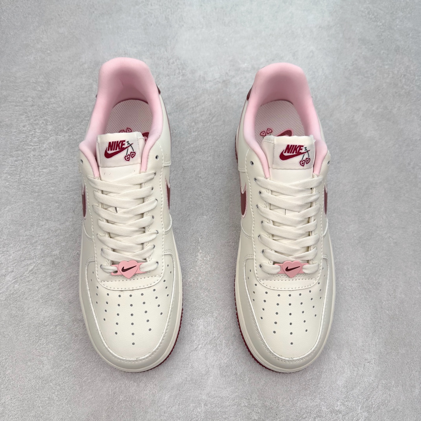 图片[2]-＃福利特价 NK Air Force 1´07 Low 空军一号低帮百搭休闲运动板鞋 柔软、弹性十足的缓震性能和出色的中底设计 横跨复古与现代的外型结合 造就出风靡全球 三十多年的Force 1 直到今天还深受青睐 尺码：36 36.5 37.5 38 38.5 39 40 40.5 41 42 42.5 43 44 44.5 45-选品中心