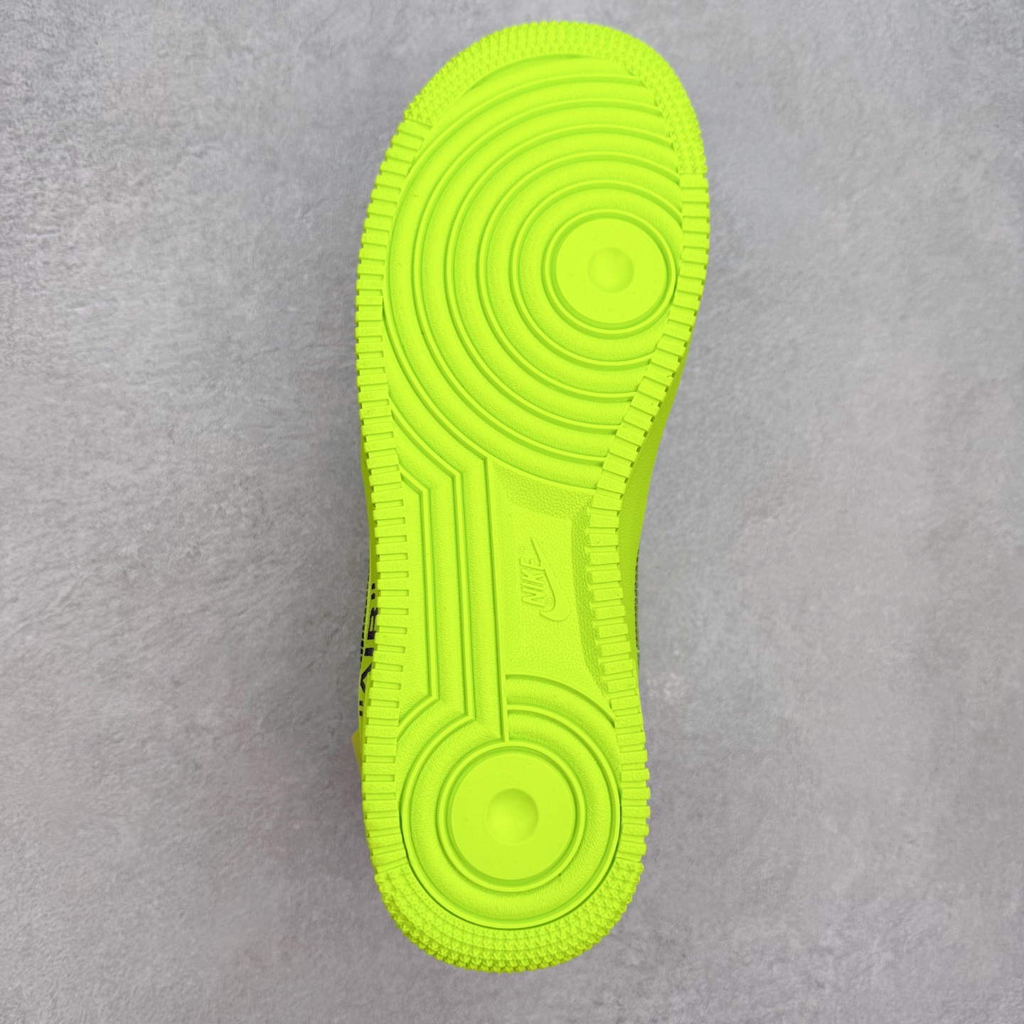 图片[9]-＃福利特价 NK Air Force 1´07 Low 空军一号低帮百搭休闲运动板鞋 柔软、弹性十足的缓震性能和出色的中底设计 横跨复古与现代的外型结合 造就出风靡全球 三十多年的Force 1 直到今天还深受青睐 尺码：36 36.5 37.5 38 38.5 39 40 40.5 41 42 42.5 43 44 44.5 45-选品中心