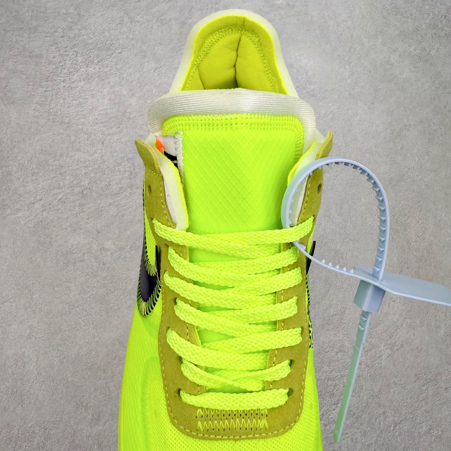 图片[5]-＃福利特价 NK Air Force 1´07 Low 空军一号低帮百搭休闲运动板鞋 柔软、弹性十足的缓震性能和出色的中底设计 横跨复古与现代的外型结合 造就出风靡全球 三十多年的Force 1 直到今天还深受青睐 尺码：36 36.5 37.5 38 38.5 39 40 40.5 41 42 42.5 43 44 44.5 45-选品中心