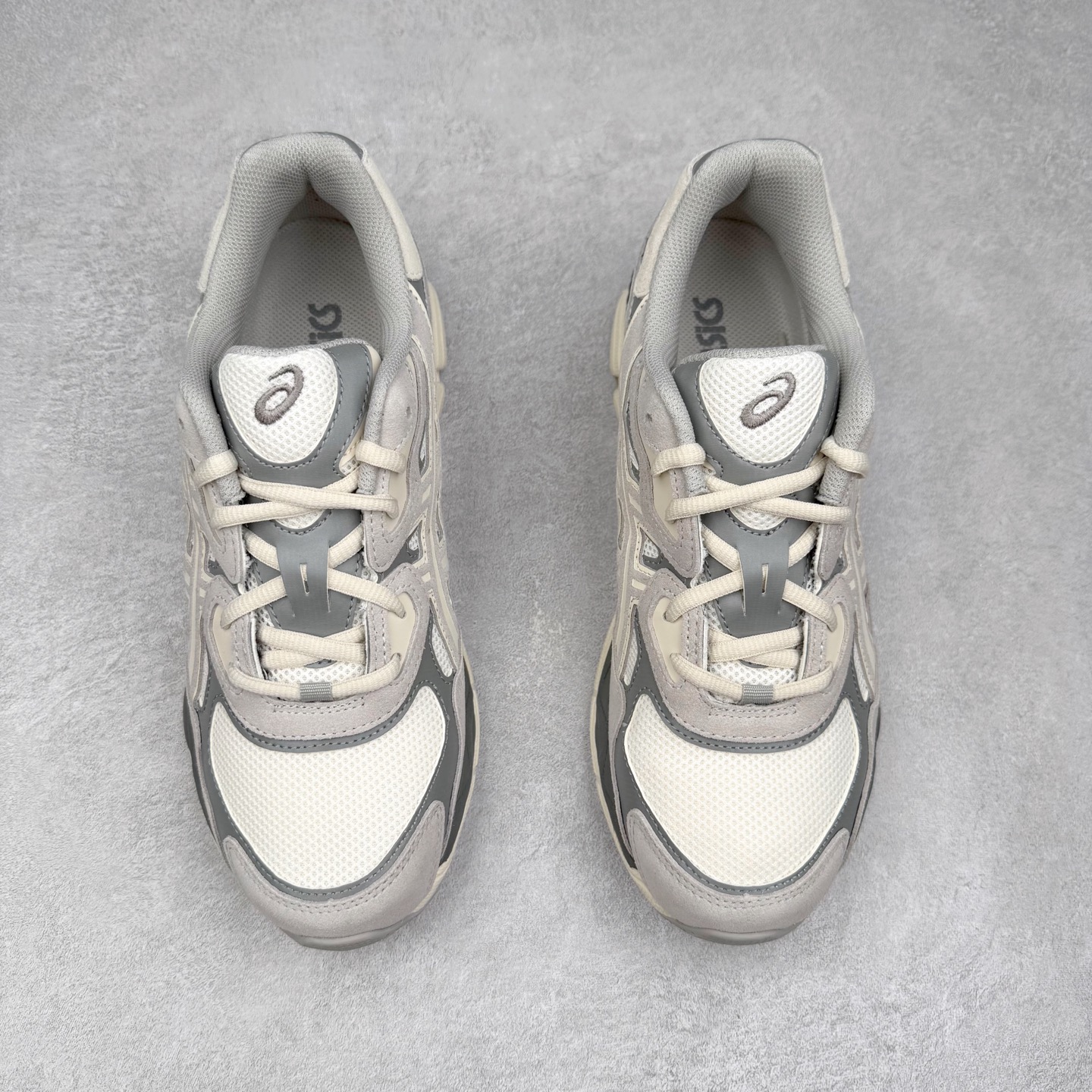 图片[2]-＃ZC总裁 Asics GEL-NYC 亚瑟士防滑耐磨透气低帮运动休闲鞋 GEL-NYC™ 运动鞋的灵感源自传统和现代高性能跑步风格 其鞋面结构参考了 2000 年代初的 GEL-NIMBUS™ 3 鞋 并将其与 MC-PLUS V 设计中的各种装饰融为一体 该工装通过使用 GEL-CUMULUS® 16 鞋的工装系统来对比鞋面的复古风格 通过轻质泡沫和 GEL® 技术嵌入物的结合 这种中底结构有助于创造先进的脚底舒适度 尺码：36 37 37.5 38 39 40.5 41.5 42 42.5 43.5 44 45 46.5 47-选品中心