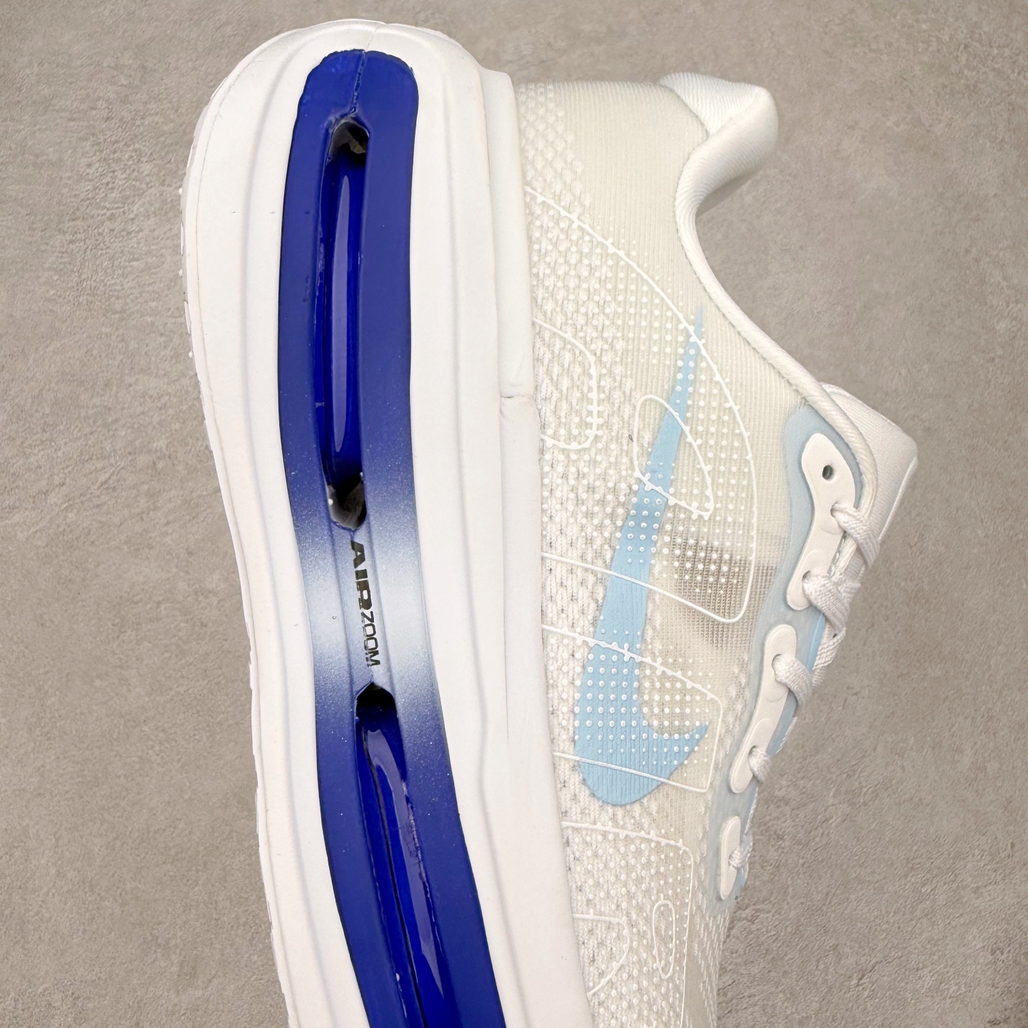 图片[6]-NK Vomero Premium 时尚舒适 网布防滑耐磨 低帮跑步鞋 HQ2050-566 实拍调校N版已经零色差零失真 百分百还原实物色彩所见即所得 不存在货不对板色差等低级问题 选购参考实物拍摄 不混卖不参货 只用心做好货严格选品 承诺混一赔十 尺码：36 36.5 37.5 38 38.5 39 40 40.5 41 42 42.5 43 44 44.5 45-选品中心