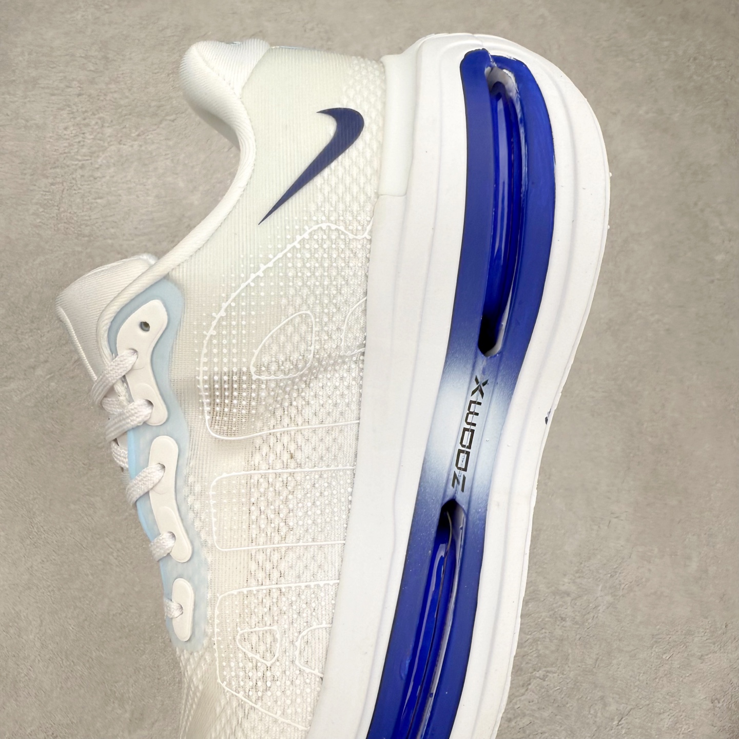 图片[7]-NK Vomero Premium 时尚舒适 网布防滑耐磨 低帮跑步鞋 HQ2050-566 实拍调校N版已经零色差零失真 百分百还原实物色彩所见即所得 不存在货不对板色差等低级问题 选购参考实物拍摄 不混卖不参货 只用心做好货严格选品 承诺混一赔十 尺码：36 36.5 37.5 38 38.5 39 40 40.5 41 42 42.5 43 44 44.5 45-选品中心