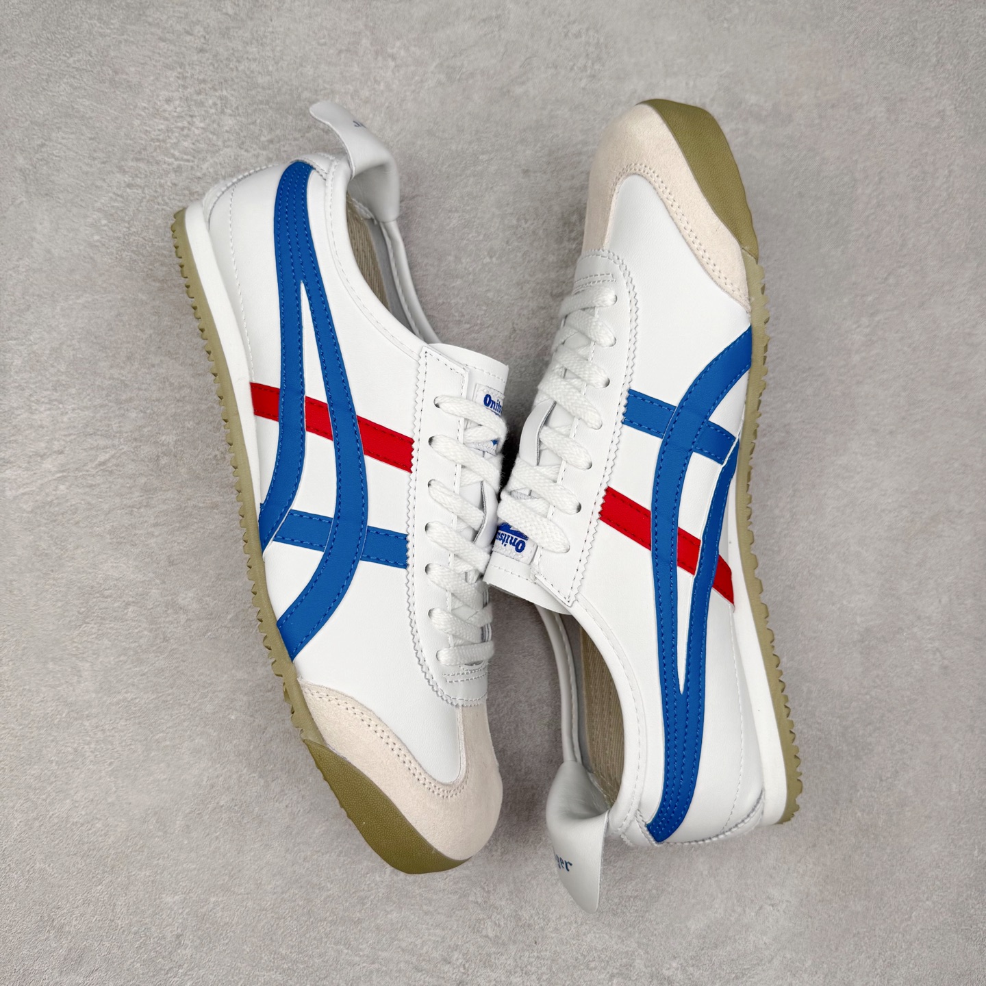 图片[3]-＃纯原福利 Asics Onitsuka Tiger MEXICO 66 亚瑟士鬼冢虎复古经典板鞋 市场最强版本 原厂牛津布加持 海外订单工厂出品 超成熟稳定的做工品控 原装全套纸板楦头开发 原汁原味 完美呈现版型 私模正确鞋底咬花纹路 一比一鞋头弧度高度鞋身弧度 绝不口嗨 细节品控鞋型随意秒杀市面 原档咬花纹路私模大底 一个单元有六个三角形 总体形拼接呈现花瓣状 官方四联吊牌 原装Ortholite轻量化鞋垫 原盒原配 质保卡 说明书 钢印防尘纸 纸板中底带钢印 乳胶组合鞋垫 支持全方位的对比专柜 产品从款式颜色造型上体现出追求舒适和细节的完美 鞋类更是推崇手工制作的严谨与完美 融舒适性与可穿性的设计风格 注重细节的完美和别致魅力 既保持稳重 又不失轻松的时尚感 尺码：36 37 37.5 38 39 39.5 40 40.5 41.5 42 42.5 43.5 44 45-选品中心