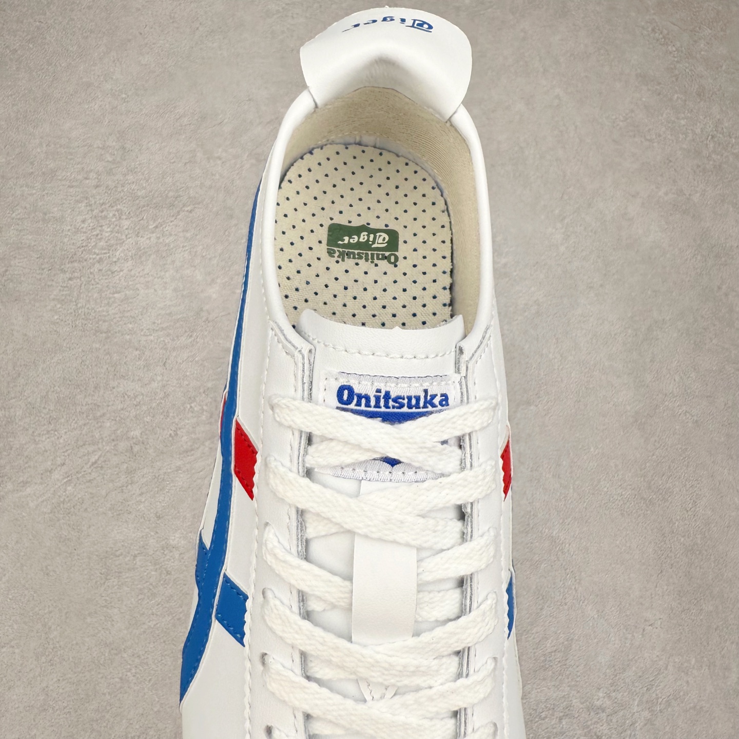 图片[5]-＃纯原福利 Asics Onitsuka Tiger MEXICO 66 亚瑟士鬼冢虎复古经典板鞋 市场最强版本 原厂牛津布加持 海外订单工厂出品 超成熟稳定的做工品控 原装全套纸板楦头开发 原汁原味 完美呈现版型 私模正确鞋底咬花纹路 一比一鞋头弧度高度鞋身弧度 绝不口嗨 细节品控鞋型随意秒杀市面 原档咬花纹路私模大底 一个单元有六个三角形 总体形拼接呈现花瓣状 官方四联吊牌 原装Ortholite轻量化鞋垫 原盒原配 质保卡 说明书 钢印防尘纸 纸板中底带钢印 乳胶组合鞋垫 支持全方位的对比专柜 产品从款式颜色造型上体现出追求舒适和细节的完美 鞋类更是推崇手工制作的严谨与完美 融舒适性与可穿性的设计风格 注重细节的完美和别致魅力 既保持稳重 又不失轻松的时尚感 尺码：36 37 37.5 38 39 39.5 40 40.5 41.5 42 42.5 43.5 44 45-选品中心