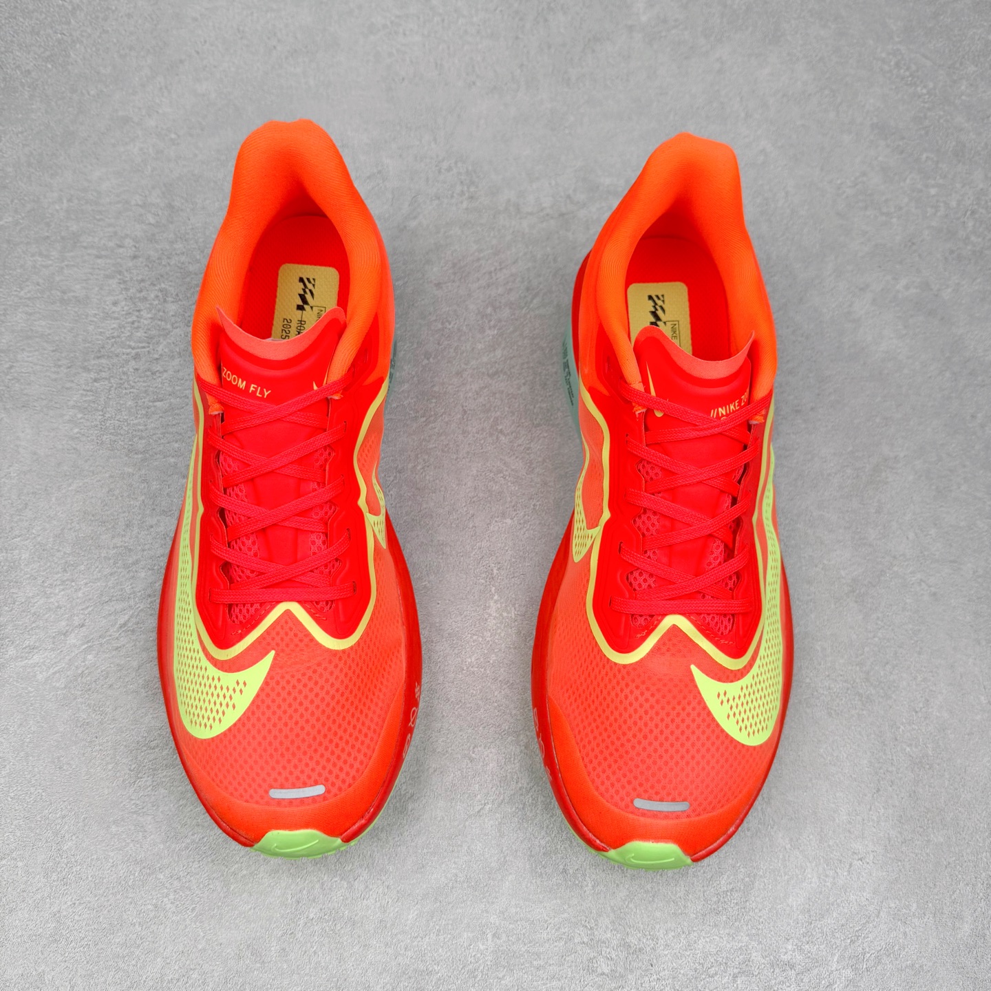 图片[2]-NK ZoomX Invincible Run Flyknit 6 轻量跑鞋 飞织低帮休闲运动慢跑鞋 FN8454-601 此鞋专为短跑运动员而生 是为 5 至 10 公里距离的赛事和训练打造 整体设计采用流线型的轻质工程网眼材质构成鞋面 并与其他 Running 旗舰鞋款同样搭载全脚掌 ZoomX 缓冲中底 搭配 Pebax 物料与橡胶外底 ZoomX StreakFly 首发配色以Prototype呈现 其灵感是来自开发期间的磨损测试 透过编号的标记与内侧的预期跑步距离突出研发过程 尺码：36 36.5 37.5 38 38.5 39 40 40.5 41 42 42.5 43 44 45-选品中心