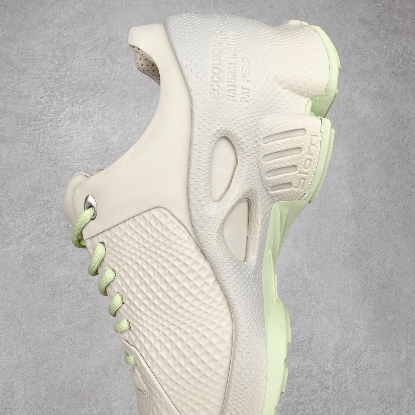 图片[7]-ECCO爱步老爹鞋男士夏季新款 飞织网面百搭潮流户外运动鞋 健步BIOM系列新款 全新的轻量发泡底材与直接注塑橡胶大底相结合 柔软舒适，轻量回弹，脚感更轻盈 鞋面采用GORE-TEX飞织网面与牛皮相结合 给你贴心透气呵护 自然律动科技 符合人体工学鞋楦 贴近足部天然形态 橡胶大底，抓地力强，具有良好的耐磨性 轻盈自如 适跑畅练 尺码：38 39 40 41 42 43 44 （皮鞋码）-选品中心