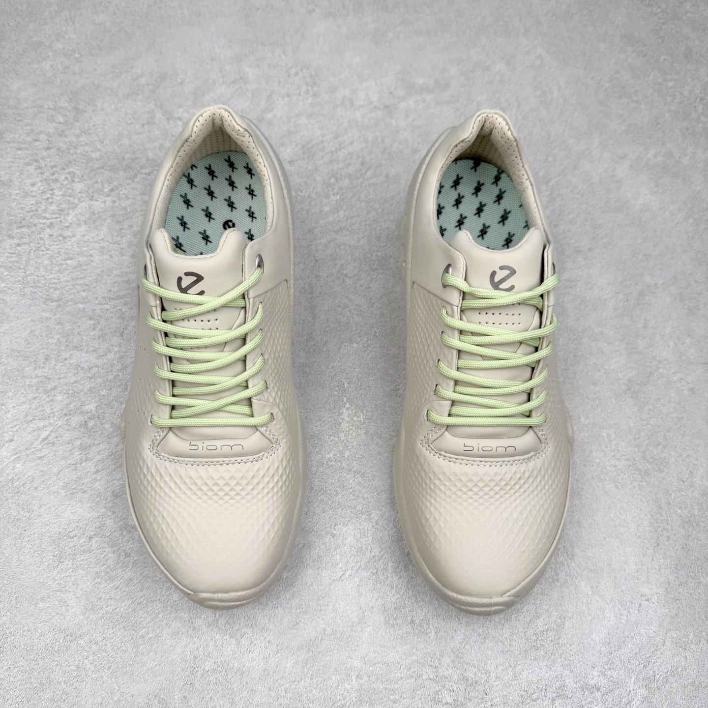 图片[2]-ECCO爱步老爹鞋男士夏季新款 飞织网面百搭潮流户外运动鞋 健步BIOM系列新款 全新的轻量发泡底材与直接注塑橡胶大底相结合 柔软舒适，轻量回弹，脚感更轻盈 鞋面采用GORE-TEX飞织网面与牛皮相结合 给你贴心透气呵护 自然律动科技 符合人体工学鞋楦 贴近足部天然形态 橡胶大底，抓地力强，具有良好的耐磨性 轻盈自如 适跑畅练 尺码：38 39 40 41 42 43 44 （皮鞋码）-选品中心