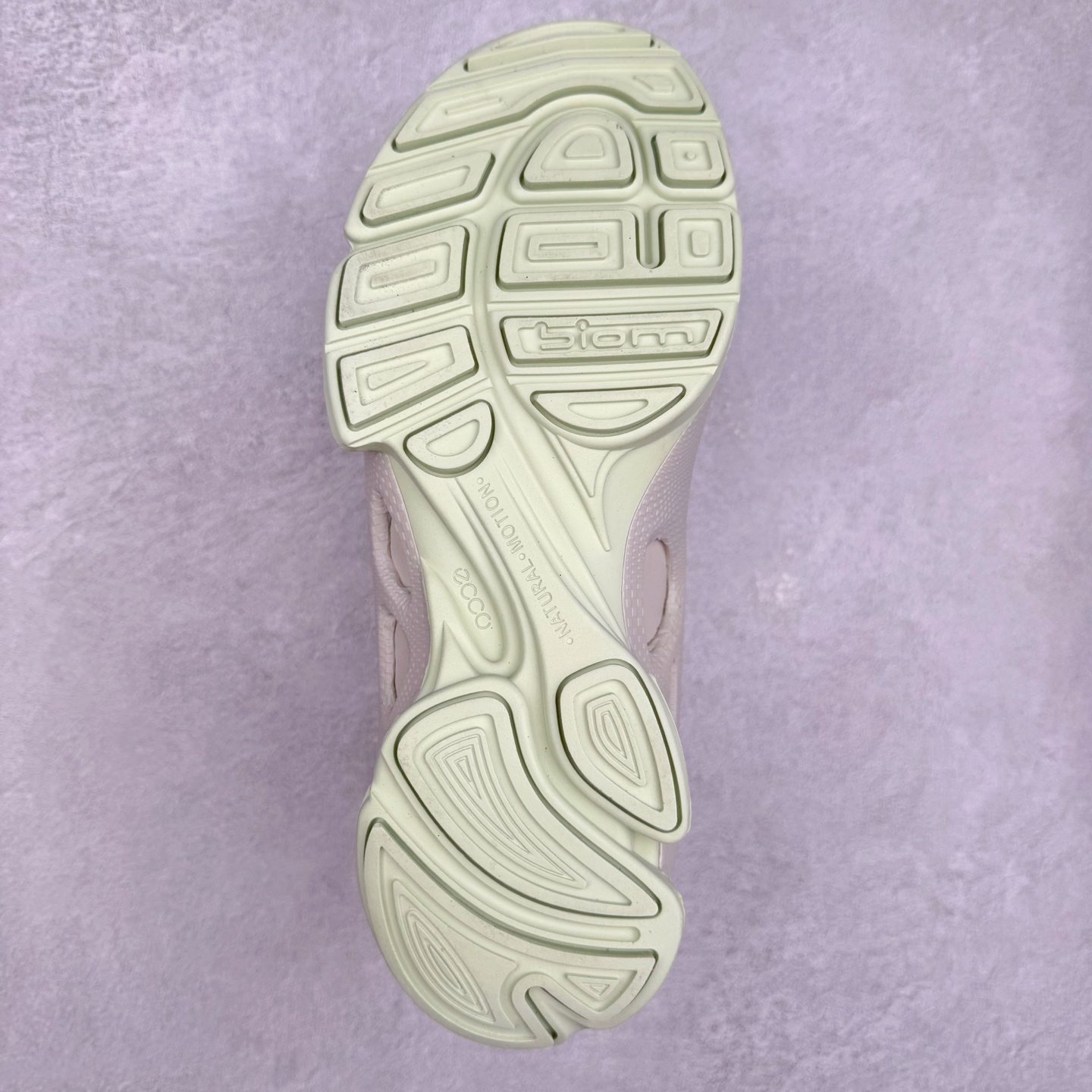 图片[9]-ECCO爱步老爹鞋男士夏季新款 飞织网面百搭潮流户外运动鞋 健步BIOM系列新款 全新的轻量发泡底材与直接注塑橡胶大底相结合 柔软舒适，轻量回弹，脚感更轻盈 鞋面采用GORE-TEX飞织网面与牛皮相结合 给你贴心透气呵护 自然律动科技 符合人体工学鞋楦 贴近足部天然形态 橡胶大底，抓地力强，具有良好的耐磨性 轻盈自如 适跑畅练 尺码：38 39 40 41 42 43 44 （皮鞋码）-选品中心