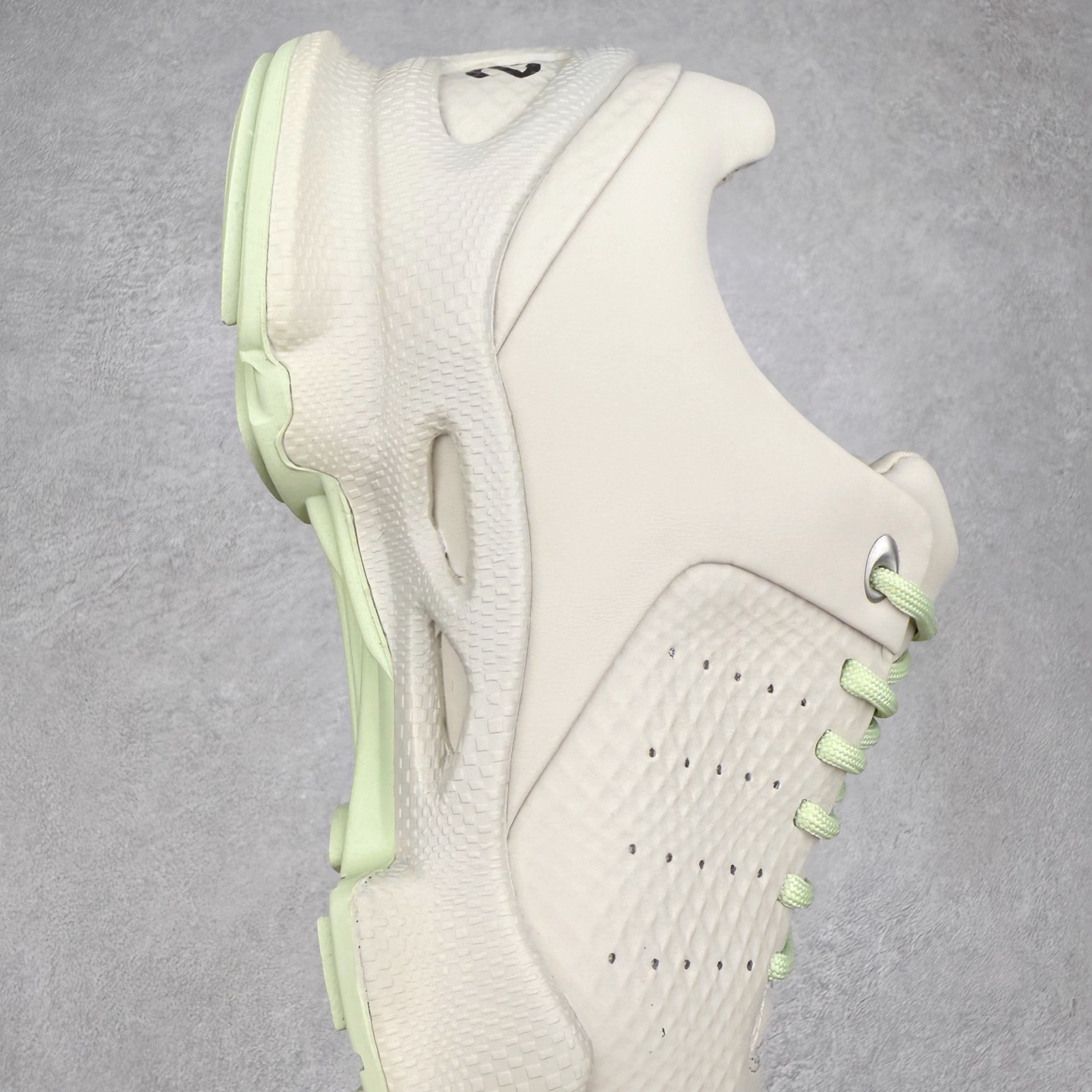 图片[6]-ECCO爱步老爹鞋男士夏季新款 飞织网面百搭潮流户外运动鞋 健步BIOM系列新款 全新的轻量发泡底材与直接注塑橡胶大底相结合 柔软舒适，轻量回弹，脚感更轻盈 鞋面采用GORE-TEX飞织网面与牛皮相结合 给你贴心透气呵护 自然律动科技 符合人体工学鞋楦 贴近足部天然形态 橡胶大底，抓地力强，具有良好的耐磨性 轻盈自如 适跑畅练 尺码：38 39 40 41 42 43 44 （皮鞋码）-选品中心