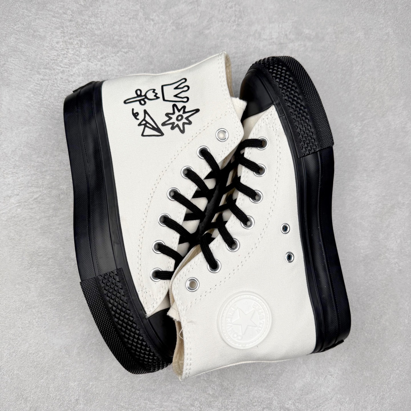 图片[3]-Converse All Star Lift 白黑厚底 王源同款 厚底增高百搭休闲鞋 经典白黑色系 鞋面搭配皇冠纸飞机印花 厚底设计拉长腿型 OrthoLite鞋垫放松脚感 舒适透气 尺码：35 36 36.5 37 37.5 38 39 39.5 40 41 41.5 42 42.5 43 44-选品中心