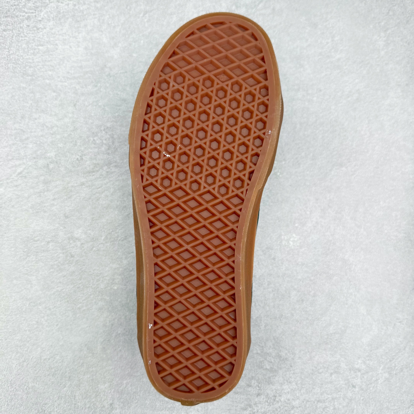 图片[9]-Vans Sk8-Low 米白生胶 范斯复古休闲硫化帆布鞋 鞋款以白线勾勒出整体造型 鞋面采用帆布拼接麂皮材质搭配以及黑色鞋带点缀 复古又百搭 生胶大底拉满整体质感 尺码：35 36 36.5 37 38 38.5 39 40 40.5 41 42 42.5 43 44-选品中心