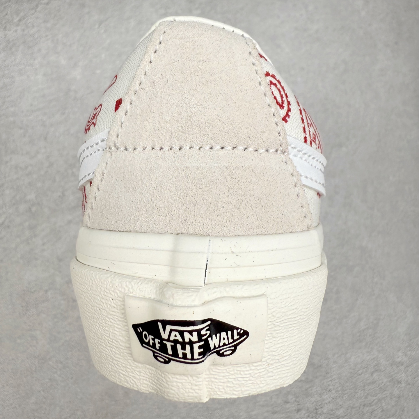 图片[8]-Vans Sk8-Low 白粉腰果花 范斯复古休闲硫化帆布鞋 该鞋款以白线勾勒出整体造型 鞋面采用帆布拼接麂皮材质搭配火龙果色鞋带 很吸睛 鞋身印有腰果花图案 极具辨识度 尺码：35 36 36.5 37 38 38.5 39 40 40.5 41 42 42.5 43 44-选品中心