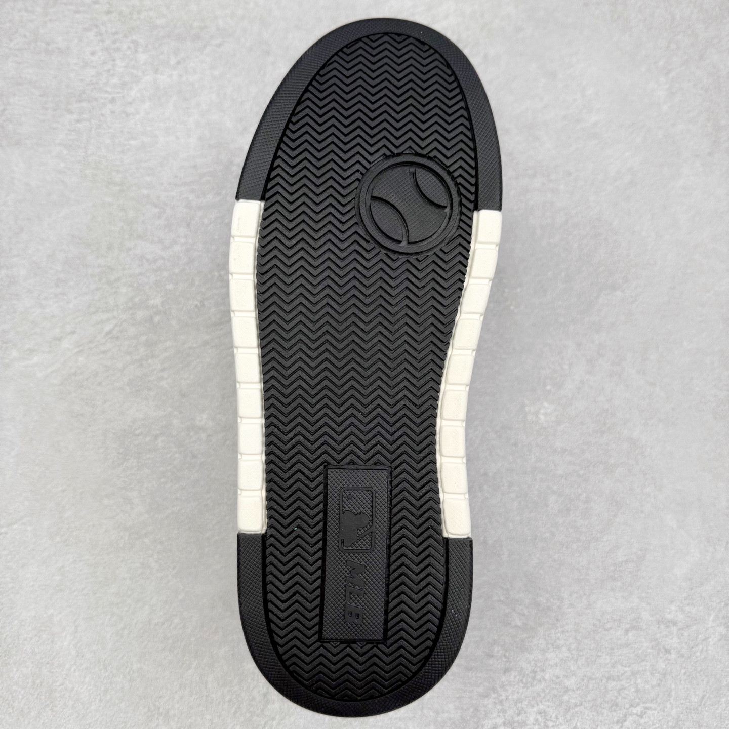 图片[8]-MLB Chunky Liner Basic 复古印花学长鞋系列低帮轻量增高厚底百搭休闲运动慢跑鞋板鞋 Korea韩国联名NY美国榄球纽约洋基队限定 韩国代购专供 全套原楦原纸板原厂数据开发 正确中底拉帮中底网布细节 平台代购专供 左脚内置芯片 韩国代购吊牌标贴 独家一比一RB+MD组合大底 高频后跟小人Logo精准对位立体饱满 正确网布加超迁鞋面 转印中底走线紧密 转印Logo工艺表层防刮不掉色 尺码：35 36 36.5 37.5 38 38.5 39 40 40.5 41 42 42.5 43 44 45-选品中心