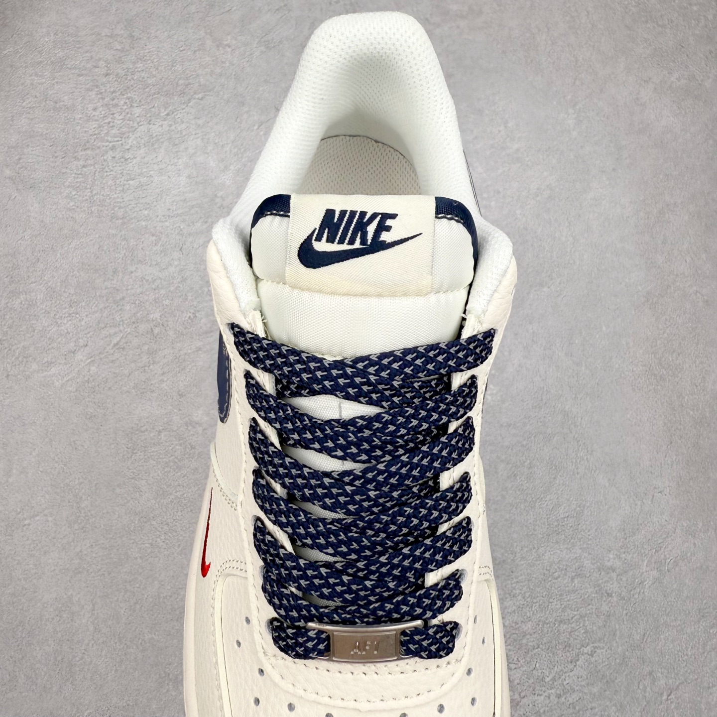 图片[5]-NK Air Force 1´07 Low 空军一号低帮百搭休闲运动板鞋 HH7518-071 柔软、弹性十足的缓震性能和出色的中底设计 横跨复古与现代的外型结合 造就出风靡全球 三十多年的Force 1 直到今天还深受青睐 实拍调校N版已经零色差零失真 百分百还原实物色彩所见即所得 不存在货不对板色差等低级问题 选购参考实物拍摄 不混卖不参货 只用心做好货严格选品 承诺混一赔十 尺码：36 36.5 37.5 38 38.5 39 40 40.5 41 42 42.5 43 44 44.5 45-选品中心