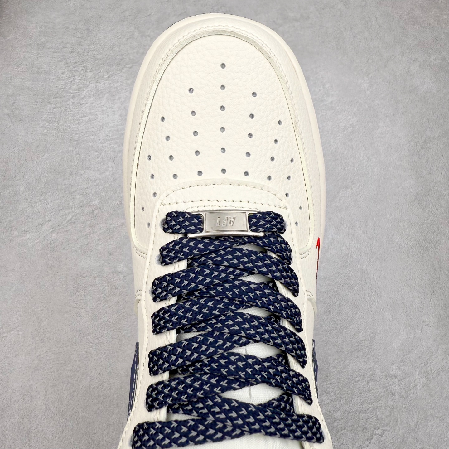 图片[4]-NK Air Force 1´07 Low 空军一号低帮百搭休闲运动板鞋 HH7518-071 柔软、弹性十足的缓震性能和出色的中底设计 横跨复古与现代的外型结合 造就出风靡全球 三十多年的Force 1 直到今天还深受青睐 实拍调校N版已经零色差零失真 百分百还原实物色彩所见即所得 不存在货不对板色差等低级问题 选购参考实物拍摄 不混卖不参货 只用心做好货严格选品 承诺混一赔十 尺码：36 36.5 37.5 38 38.5 39 40 40.5 41 42 42.5 43 44 44.5 45-选品中心