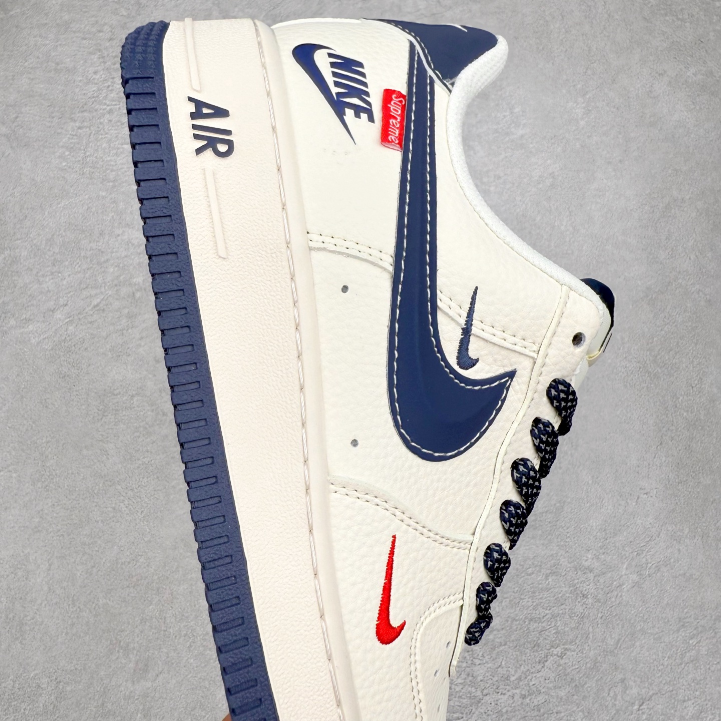 图片[6]-NK Air Force 1´07 Low 空军一号低帮百搭休闲运动板鞋 HH7518-071 柔软、弹性十足的缓震性能和出色的中底设计 横跨复古与现代的外型结合 造就出风靡全球 三十多年的Force 1 直到今天还深受青睐 实拍调校N版已经零色差零失真 百分百还原实物色彩所见即所得 不存在货不对板色差等低级问题 选购参考实物拍摄 不混卖不参货 只用心做好货严格选品 承诺混一赔十 尺码：36 36.5 37.5 38 38.5 39 40 40.5 41 42 42.5 43 44 44.5 45-选品中心