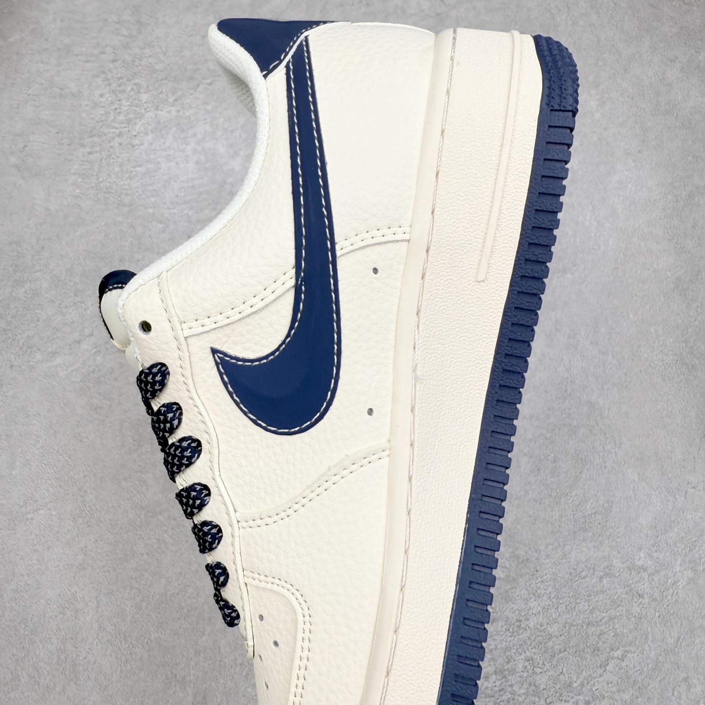 图片[7]-NK Air Force 1´07 Low 空军一号低帮百搭休闲运动板鞋 HH7518-071 柔软、弹性十足的缓震性能和出色的中底设计 横跨复古与现代的外型结合 造就出风靡全球 三十多年的Force 1 直到今天还深受青睐 实拍调校N版已经零色差零失真 百分百还原实物色彩所见即所得 不存在货不对板色差等低级问题 选购参考实物拍摄 不混卖不参货 只用心做好货严格选品 承诺混一赔十 尺码：36 36.5 37.5 38 38.5 39 40 40.5 41 42 42.5 43 44 44.5 45-选品中心