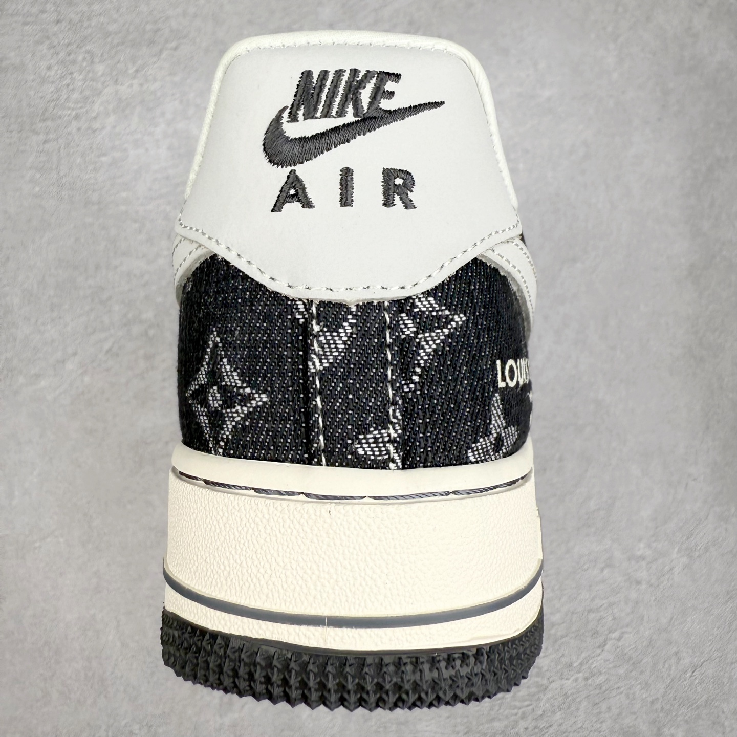 图片[8]-NK Air Force 1´07 Low 空军一号低帮百搭休闲运动板鞋 ZD1988-003 柔软、弹性十足的缓震性能和出色的中底设计 横跨复古与现代的外型结合 造就出风靡全球 三十多年的Force 1 直到今天还深受青睐 实拍调校N版已经零色差零失真 百分百还原实物色彩所见即所得 不存在货不对板色差等低级问题 选购参考实物拍摄 不混卖不参货 只用心做好货严格选品 承诺混一赔十 尺码：36 36.5 37.5 38 38.5 39 40 40.5 41 42 42.5 43 44 44.5 45-选品中心