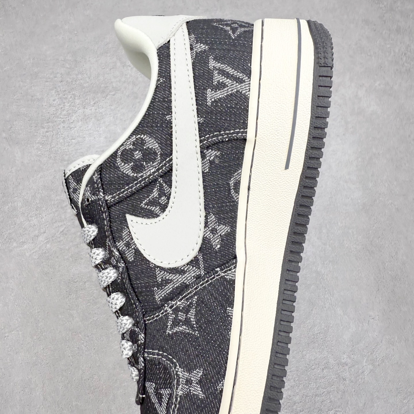 图片[7]-NK Air Force 1´07 Low 空军一号低帮百搭休闲运动板鞋 ZD1988-003 柔软、弹性十足的缓震性能和出色的中底设计 横跨复古与现代的外型结合 造就出风靡全球 三十多年的Force 1 直到今天还深受青睐 实拍调校N版已经零色差零失真 百分百还原实物色彩所见即所得 不存在货不对板色差等低级问题 选购参考实物拍摄 不混卖不参货 只用心做好货严格选品 承诺混一赔十 尺码：36 36.5 37.5 38 38.5 39 40 40.5 41 42 42.5 43 44 44.5 45-选品中心