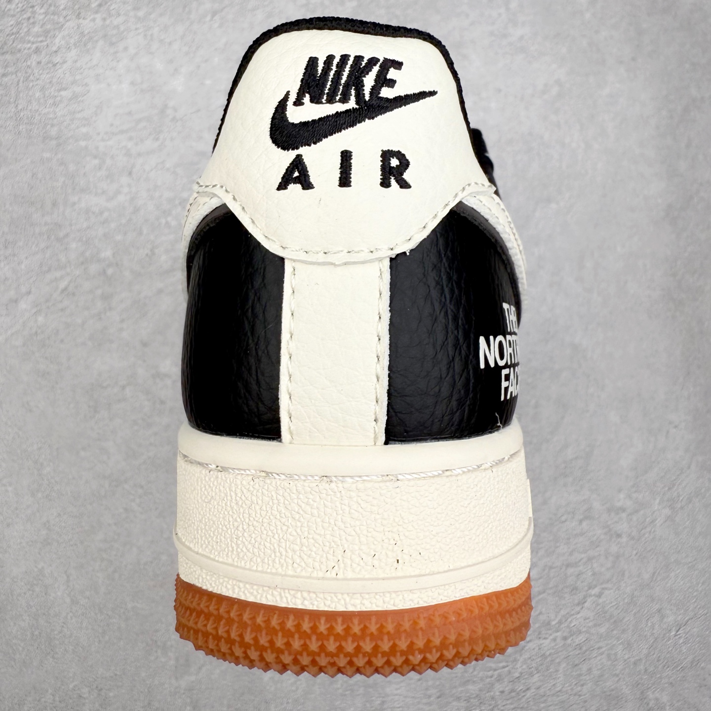 图片[8]-NK Air Force 1´07 Low 空军一号低帮百搭休闲运动板鞋 SM6188-114 柔软、弹性十足的缓震性能和出色的中底设计 横跨复古与现代的外型结合 造就出风靡全球 三十多年的Force 1 直到今天还深受青睐 实拍调校N版已经零色差零失真 百分百还原实物色彩所见即所得 不存在货不对板色差等低级问题 选购参考实物拍摄 不混卖不参货 只用心做好货严格选品 承诺混一赔十 尺码：36 36.5 37.5 38 38.5 39 40 40.5 41 42 42.5 43 44 44.5 45-选品中心