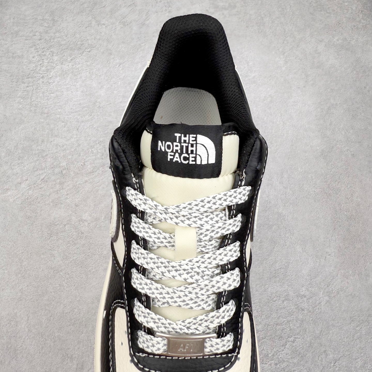 图片[5]-NK Air Force 1´07 Low 空军一号低帮百搭休闲运动板鞋 SM6188-114 柔软、弹性十足的缓震性能和出色的中底设计 横跨复古与现代的外型结合 造就出风靡全球 三十多年的Force 1 直到今天还深受青睐 实拍调校N版已经零色差零失真 百分百还原实物色彩所见即所得 不存在货不对板色差等低级问题 选购参考实物拍摄 不混卖不参货 只用心做好货严格选品 承诺混一赔十 尺码：36 36.5 37.5 38 38.5 39 40 40.5 41 42 42.5 43 44 44.5 45-选品中心