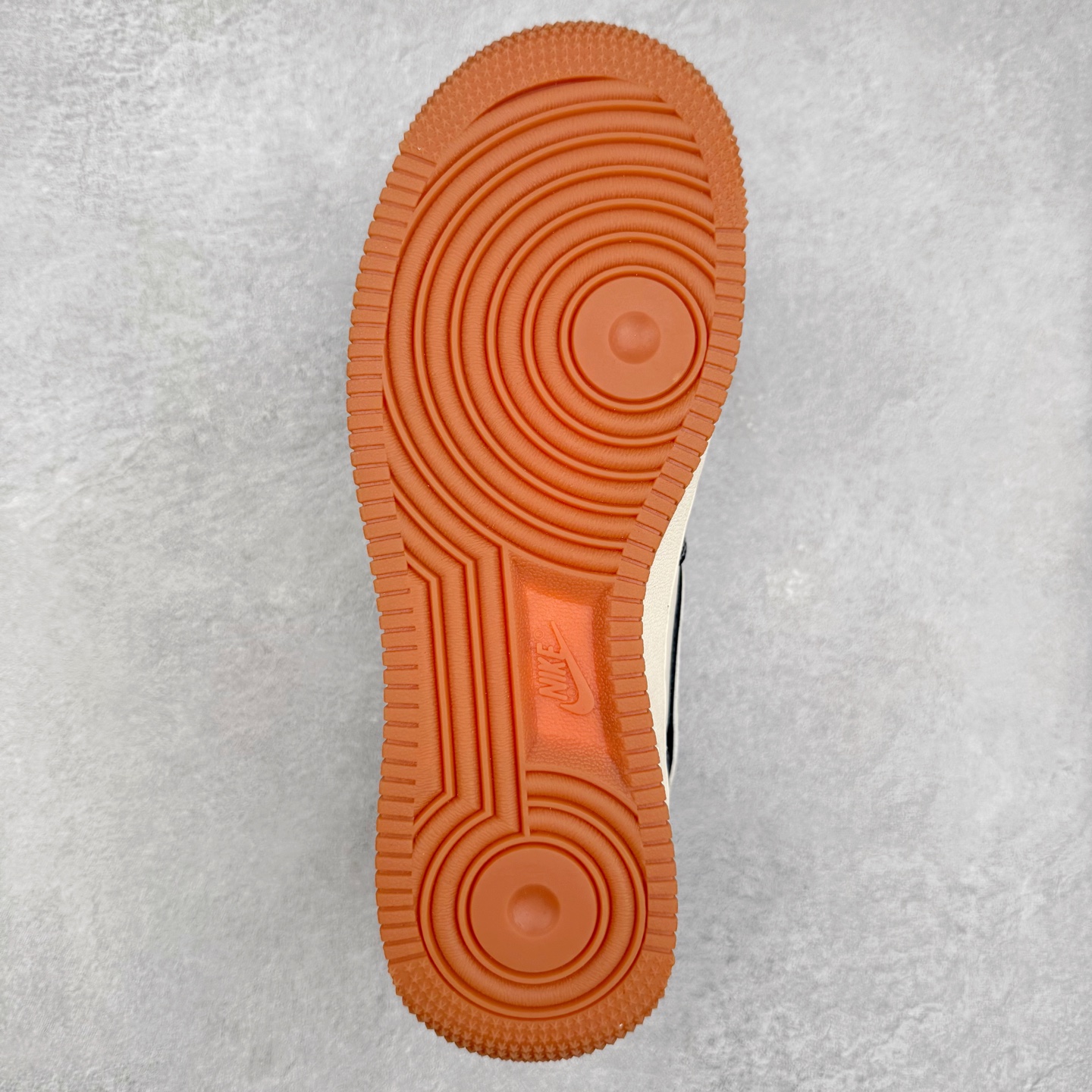 图片[9]-NK Air Force 1´07 Low 空军一号低帮百搭休闲运动板鞋 SM6188-114 柔软、弹性十足的缓震性能和出色的中底设计 横跨复古与现代的外型结合 造就出风靡全球 三十多年的Force 1 直到今天还深受青睐 实拍调校N版已经零色差零失真 百分百还原实物色彩所见即所得 不存在货不对板色差等低级问题 选购参考实物拍摄 不混卖不参货 只用心做好货严格选品 承诺混一赔十 尺码：36 36.5 37.5 38 38.5 39 40 40.5 41 42 42.5 43 44 44.5 45-选品中心