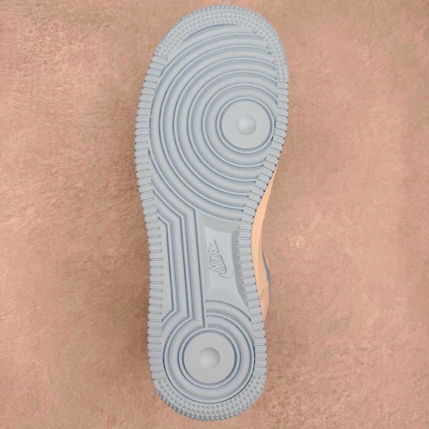 图片[9]-NK Air Force 1´07 Low 空军一号低帮百搭休闲运动板鞋 CS5288-030 柔软、弹性十足的缓震性能和出色的中底设计 横跨复古与现代的外型结合 造就出风靡全球 三十多年的Force 1 直到今天还深受青睐 实拍调校N版已经零色差零失真 百分百还原实物色彩所见即所得 不存在货不对板色差等低级问题 选购参考实物拍摄 不混卖不参货 只用心做好货严格选品 承诺混一赔十 尺码：36 36.5 37.5 38 38.5 39 40 40.5 41 42 42.5 43 44 44.5 45-选品中心