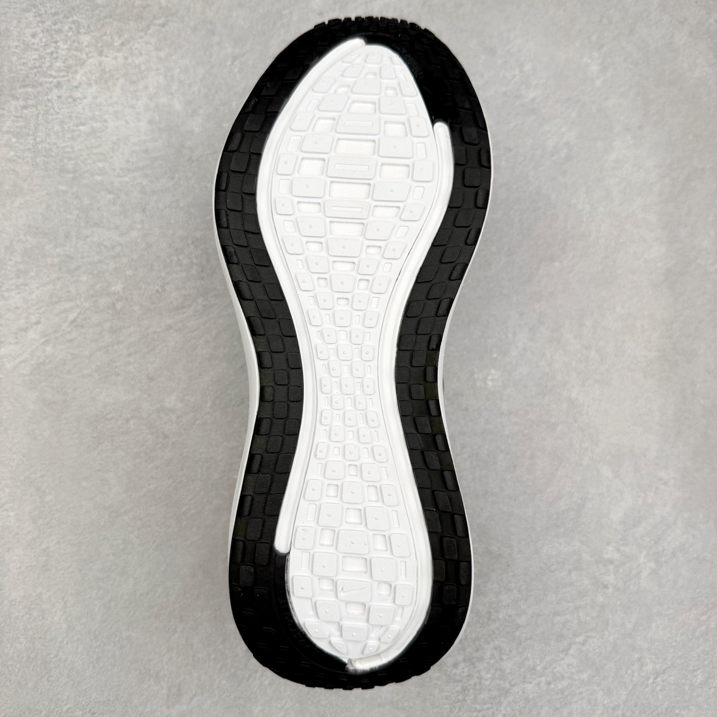 图片[9]-NK Vomero Plus 时尚舒适 网布防滑耐磨 低帮跑步鞋 HV8150-002 实拍调校N版已经零色差零失真 百分百还原实物色彩所见即所得 不存在货不对板色差等低级问题 选购参考实物拍摄 不混卖不参货 只用心做好货严格选品 承诺混一赔十 尺码：36 36.5 37.5 38 38.5 39 40 40.5 41 42 42.5 43 44 44.5 45-选品中心