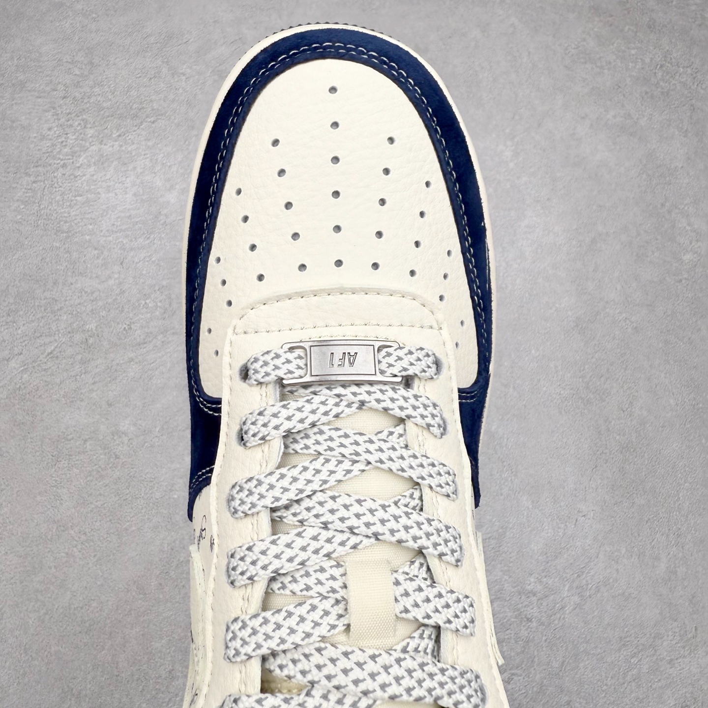 图片[4]-NK Air Force 1´07 Low 空军一号低帮百搭休闲运动板鞋 SM6188-673 柔软、弹性十足的缓震性能和出色的中底设计 横跨复古与现代的外型结合 造就出风靡全球 三十多年的Force 1 直到今天还深受青睐 实拍调校N版已经零色差零失真 百分百还原实物色彩所见即所得 不存在货不对板色差等低级问题 选购参考实物拍摄 不混卖不参货 只用心做好货严格选品 承诺混一赔十 尺码：36 36.5 37.5 38 38.5 39 40 40.5 41 42 42.5 43 44 44.5 45-选品中心