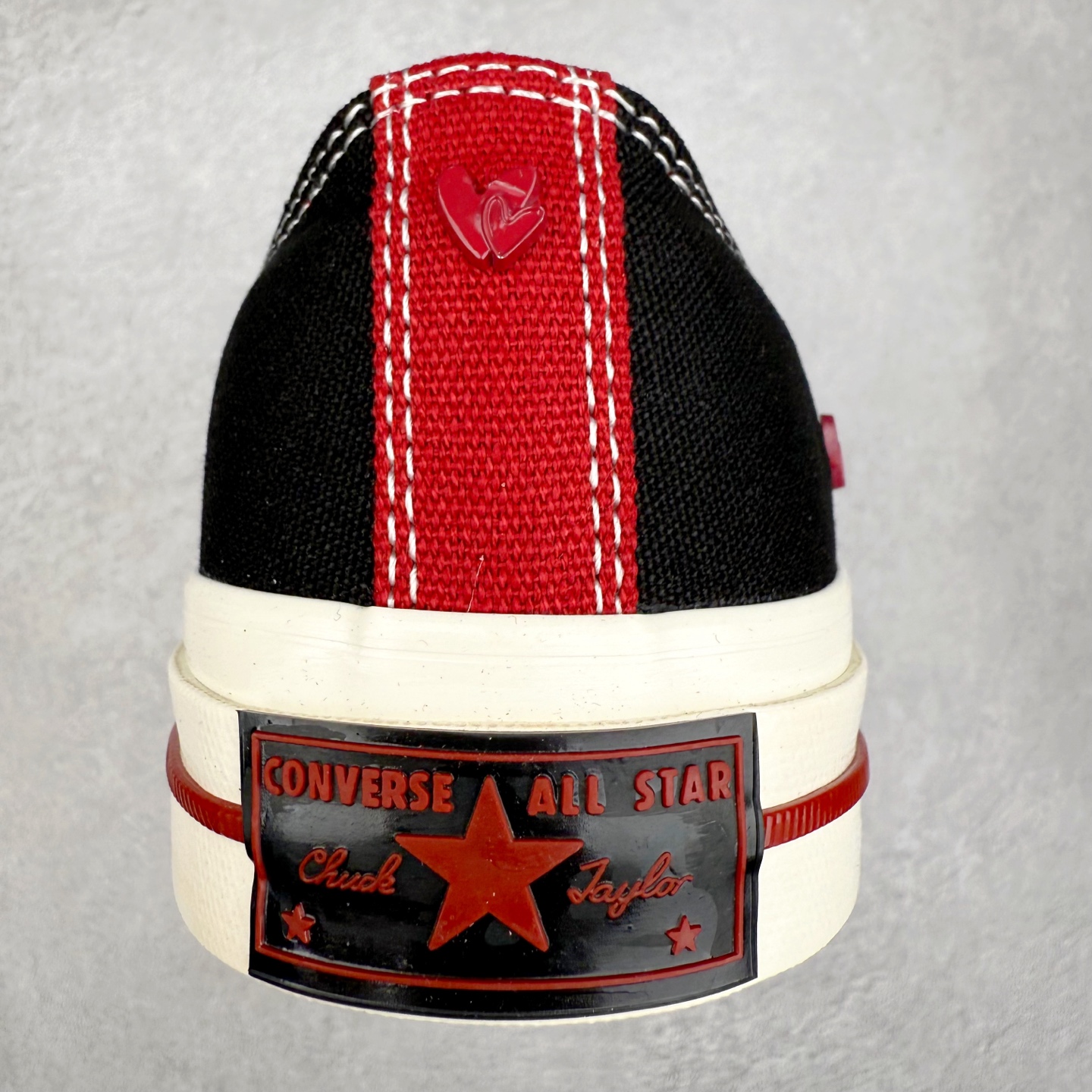 图片[8]-Converse Chuck 1970s 情人节 匡威2025七夕限定复古休闲帆布鞋 采用经典70s鞋型搭配复古黑红配色 双色鞋带混搭潮流 ❤️小爱心立体贴片配饰突出主题 货号：A16577C 尺码：35 36 36.5 37 37.5 38 39 39.5 40 41 41.5 42 42.5 43 44-选品中心