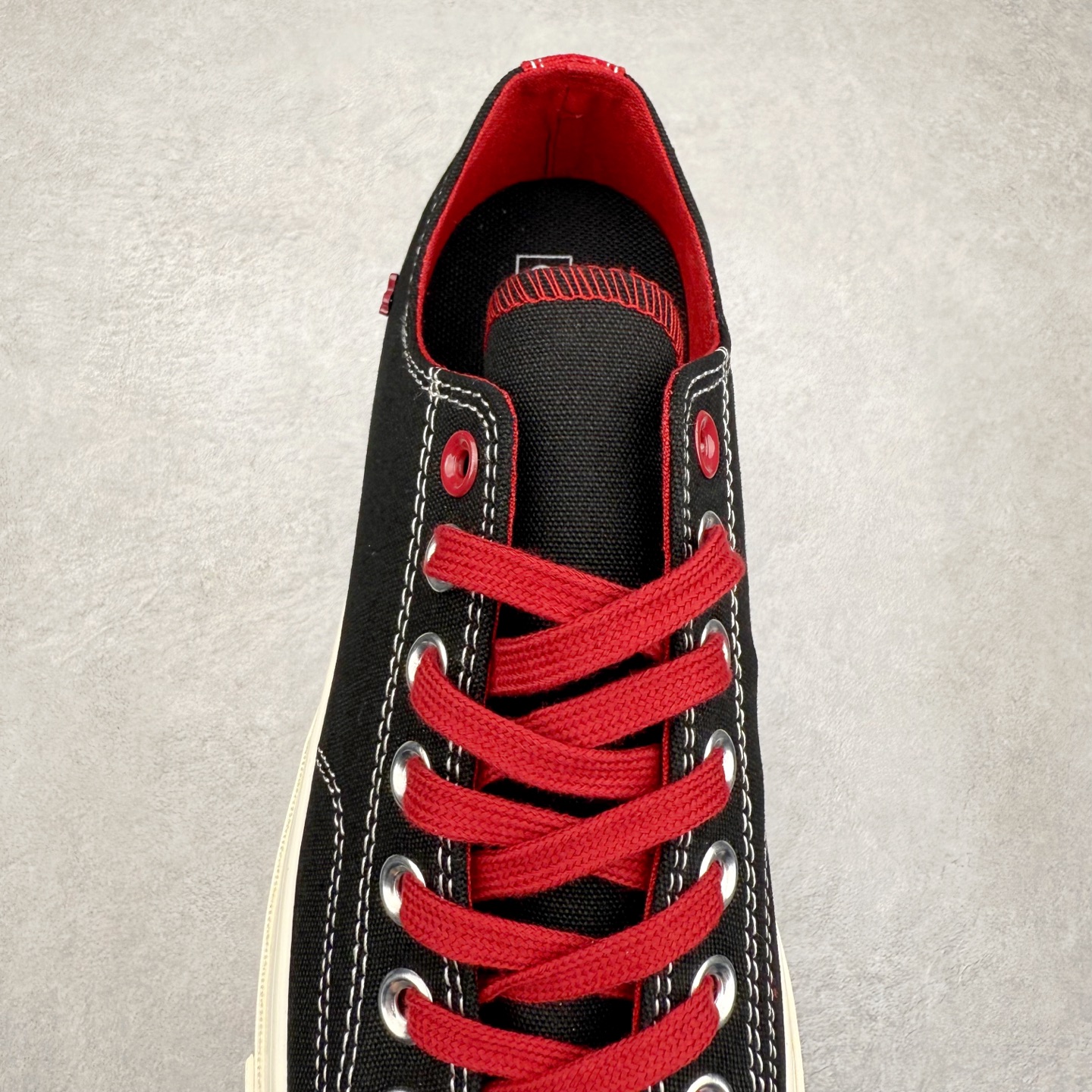 图片[5]-Converse Chuck 1970s 情人节 匡威2025七夕限定复古休闲帆布鞋 采用经典70s鞋型搭配复古黑红配色 双色鞋带混搭潮流 ❤️小爱心立体贴片配饰突出主题 货号：A16577C 尺码：35 36 36.5 37 37.5 38 39 39.5 40 41 41.5 42 42.5 43 44-选品中心