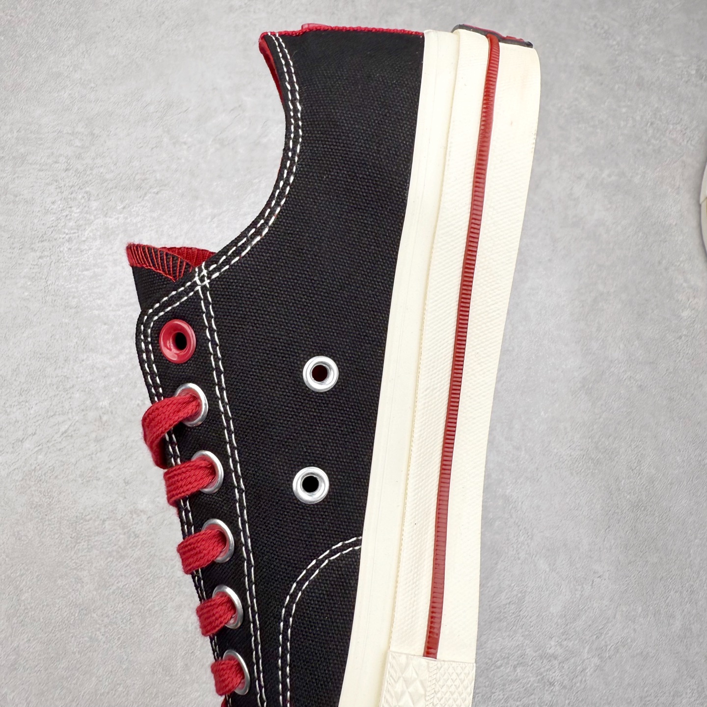 图片[7]-Converse Chuck 1970s 情人节 匡威2025七夕限定复古休闲帆布鞋 采用经典70s鞋型搭配复古黑红配色 双色鞋带混搭潮流 ❤️小爱心立体贴片配饰突出主题 货号：A16577C 尺码：35 36 36.5 37 37.5 38 39 39.5 40 41 41.5 42 42.5 43 44-选品中心