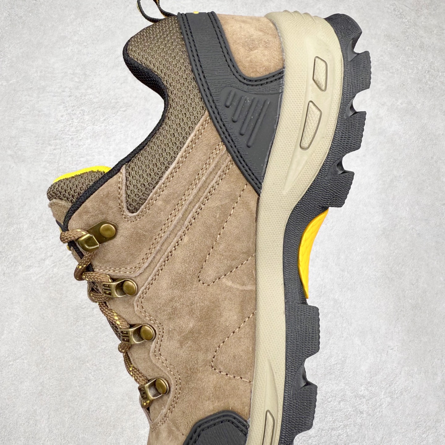 图片[7]-The North Face 北面乐斯菲斯户外运动休闲登山鞋越野徒步鞋 广东大厂品质 面料采用进口磨砂牛皮 鞋底采用Vibram黄金大底 专门为鞋底设计的橡胶以出色的耐磨性 良好的防滑性或得不少户外运动爱好者的喜欢 专业户外登山品牌（北面）The North Face自1966年创立，由两位热爱登山徒步的年轻登山者于美西旧金山开创，不断透过研发与创新，并且将最先进的技术结合在服装与鞋款设计，生产多种外型帅气且专业能力非常强的户外运动装备而备受欢迎。尺码：39-45（运动鞋码）-选品中心