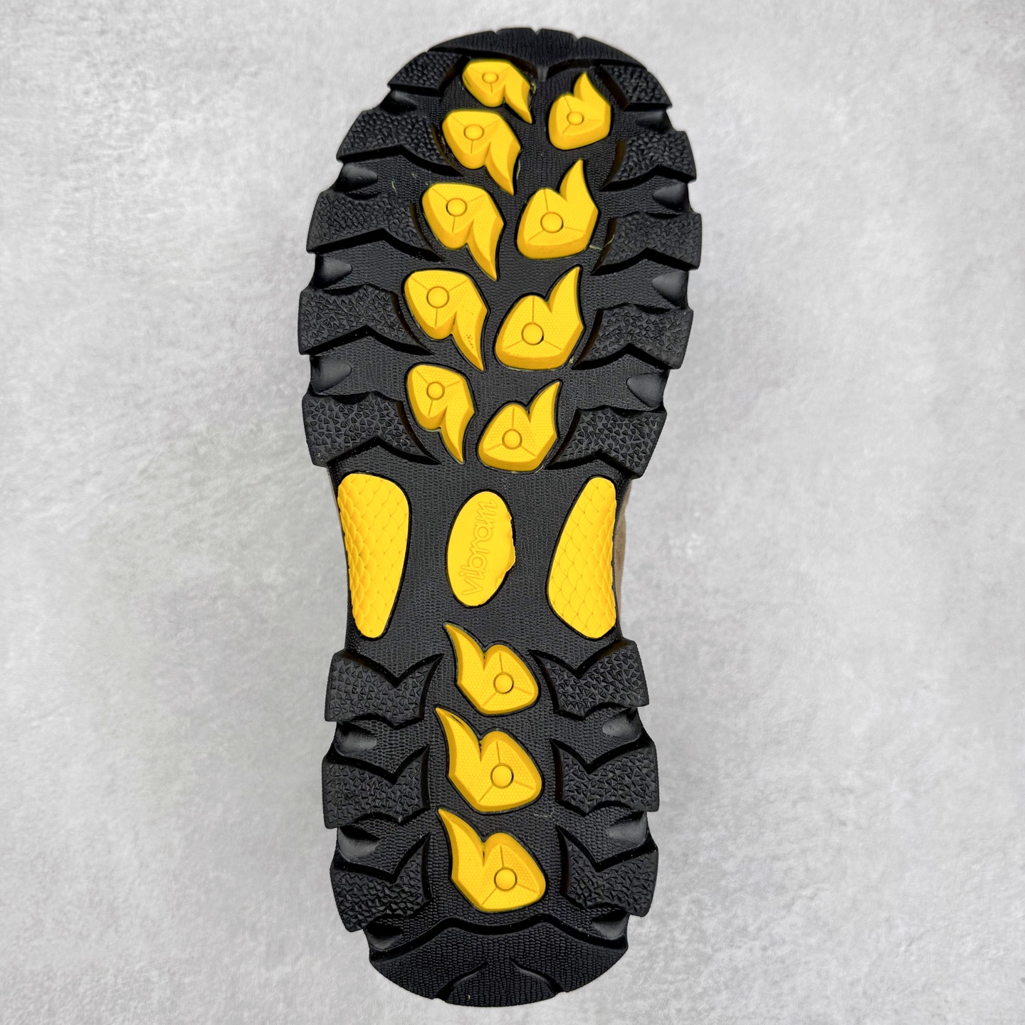 图片[9]-The North Face 北面乐斯菲斯户外运动休闲登山鞋越野徒步鞋 广东大厂品质 面料采用进口磨砂牛皮 鞋底采用Vibram黄金大底 专门为鞋底设计的橡胶以出色的耐磨性 良好的防滑性或得不少户外运动爱好者的喜欢 专业户外登山品牌（北面）The North Face自1966年创立，由两位热爱登山徒步的年轻登山者于美西旧金山开创，不断透过研发与创新，并且将最先进的技术结合在服装与鞋款设计，生产多种外型帅气且专业能力非常强的户外运动装备而备受欢迎。尺码：39-45（运动鞋码）-选品中心