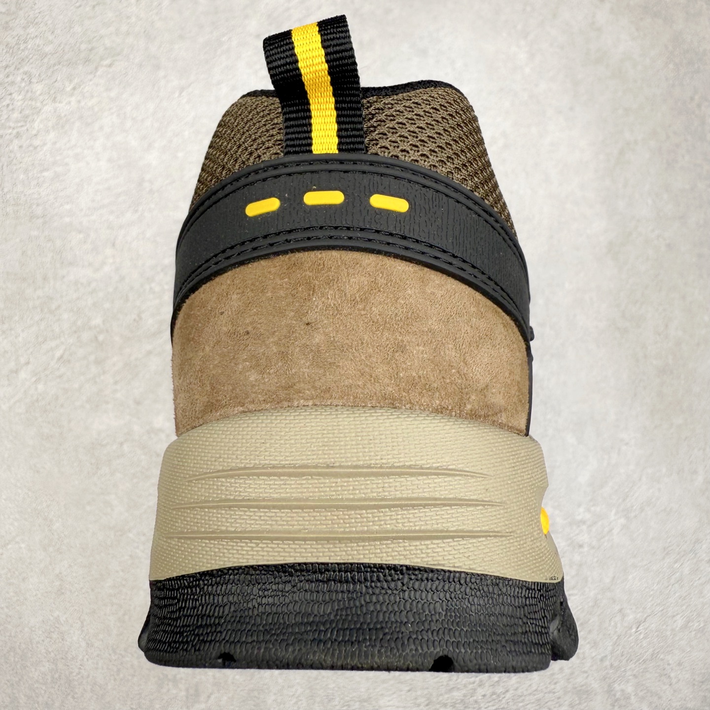 图片[8]-The North Face 北面乐斯菲斯户外运动休闲登山鞋越野徒步鞋 广东大厂品质 面料采用进口磨砂牛皮 鞋底采用Vibram黄金大底 专门为鞋底设计的橡胶以出色的耐磨性 良好的防滑性或得不少户外运动爱好者的喜欢 专业户外登山品牌（北面）The North Face自1966年创立，由两位热爱登山徒步的年轻登山者于美西旧金山开创，不断透过研发与创新，并且将最先进的技术结合在服装与鞋款设计，生产多种外型帅气且专业能力非常强的户外运动装备而备受欢迎。尺码：39-45（运动鞋码）-选品中心