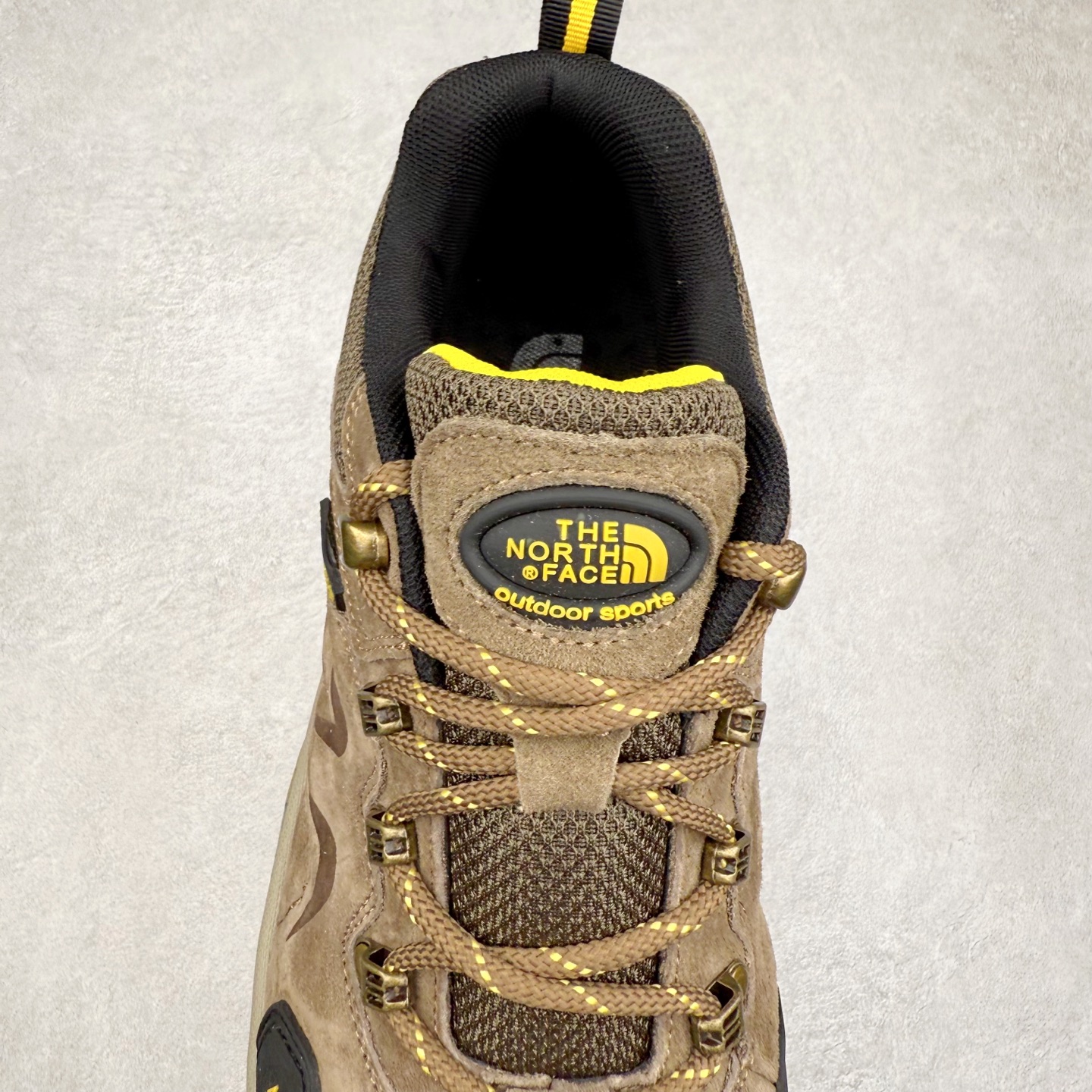 图片[5]-The North Face 北面乐斯菲斯户外运动休闲登山鞋越野徒步鞋 广东大厂品质 面料采用进口磨砂牛皮 鞋底采用Vibram黄金大底 专门为鞋底设计的橡胶以出色的耐磨性 良好的防滑性或得不少户外运动爱好者的喜欢 专业户外登山品牌（北面）The North Face自1966年创立，由两位热爱登山徒步的年轻登山者于美西旧金山开创，不断透过研发与创新，并且将最先进的技术结合在服装与鞋款设计，生产多种外型帅气且专业能力非常强的户外运动装备而备受欢迎。尺码：39-45（运动鞋码）-选品中心
