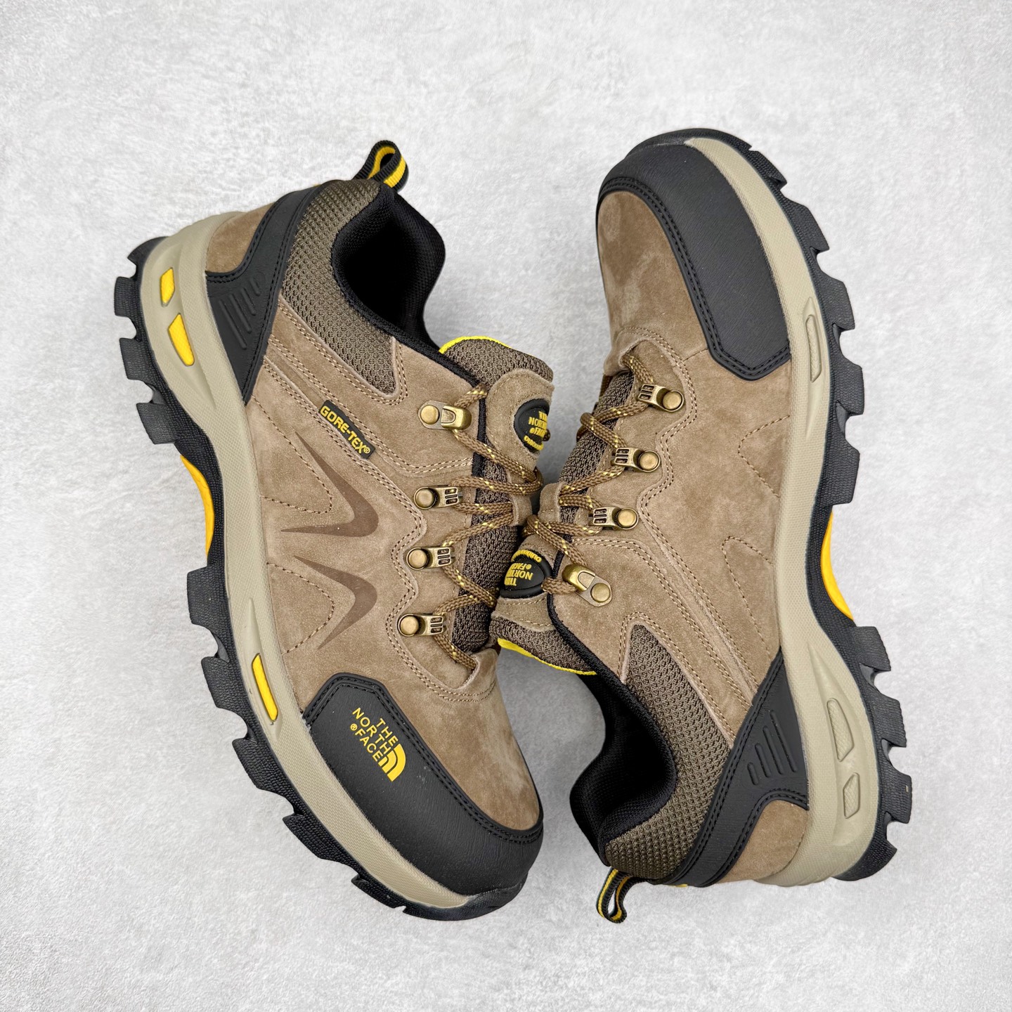 图片[3]-The North Face 北面乐斯菲斯户外运动休闲登山鞋越野徒步鞋 广东大厂品质 面料采用进口磨砂牛皮 鞋底采用Vibram黄金大底 专门为鞋底设计的橡胶以出色的耐磨性 良好的防滑性或得不少户外运动爱好者的喜欢 专业户外登山品牌（北面）The North Face自1966年创立，由两位热爱登山徒步的年轻登山者于美西旧金山开创，不断透过研发与创新，并且将最先进的技术结合在服装与鞋款设计，生产多种外型帅气且专业能力非常强的户外运动装备而备受欢迎。尺码：39-45（运动鞋码）-选品中心