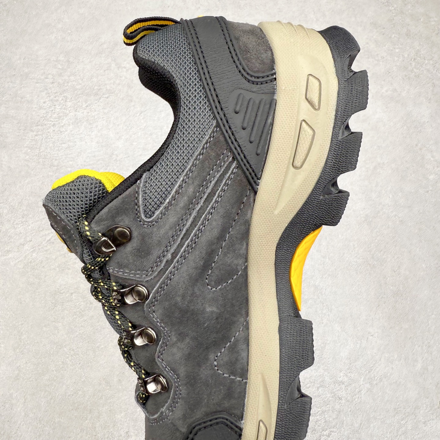 图片[7]-The North Face 北面乐斯菲斯户外运动休闲登山鞋越野徒步鞋 广东大厂品质 面料采用进口磨砂牛皮 鞋底采用Vibram黄金大底 专门为鞋底设计的橡胶以出色的耐磨性 良好的防滑性或得不少户外运动爱好者的喜欢 专业户外登山品牌（北面）The North Face自1966年创立，由两位热爱登山徒步的年轻登山者于美西旧金山开创，不断透过研发与创新，并且将最先进的技术结合在服装与鞋款设计，生产多种外型帅气且专业能力非常强的户外运动装备而备受欢迎。尺码：39-45（运动鞋码）-选品中心