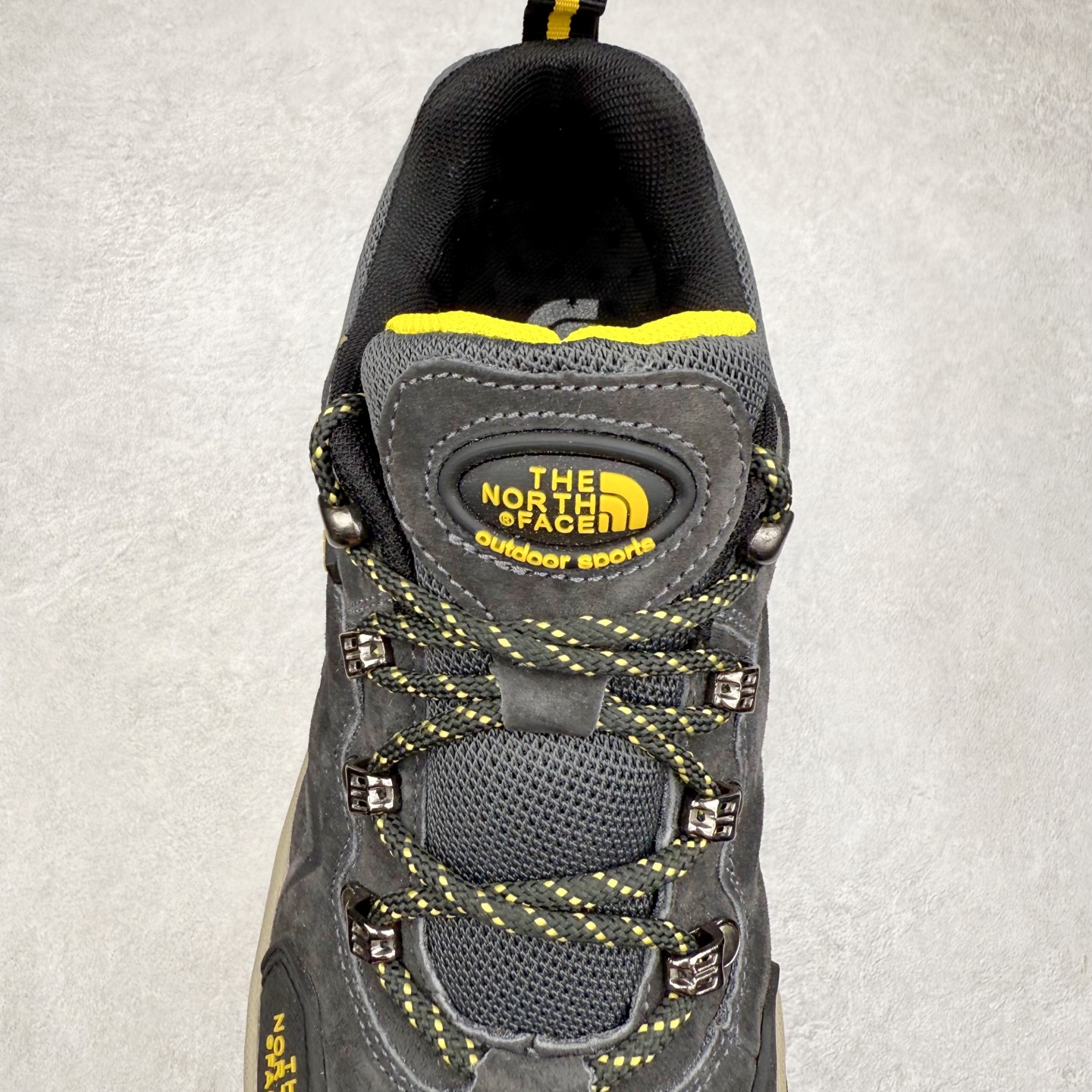 图片[5]-The North Face 北面乐斯菲斯户外运动休闲登山鞋越野徒步鞋 广东大厂品质 面料采用进口磨砂牛皮 鞋底采用Vibram黄金大底 专门为鞋底设计的橡胶以出色的耐磨性 良好的防滑性或得不少户外运动爱好者的喜欢 专业户外登山品牌（北面）The North Face自1966年创立，由两位热爱登山徒步的年轻登山者于美西旧金山开创，不断透过研发与创新，并且将最先进的技术结合在服装与鞋款设计，生产多种外型帅气且专业能力非常强的户外运动装备而备受欢迎。尺码：39-45（运动鞋码）-选品中心