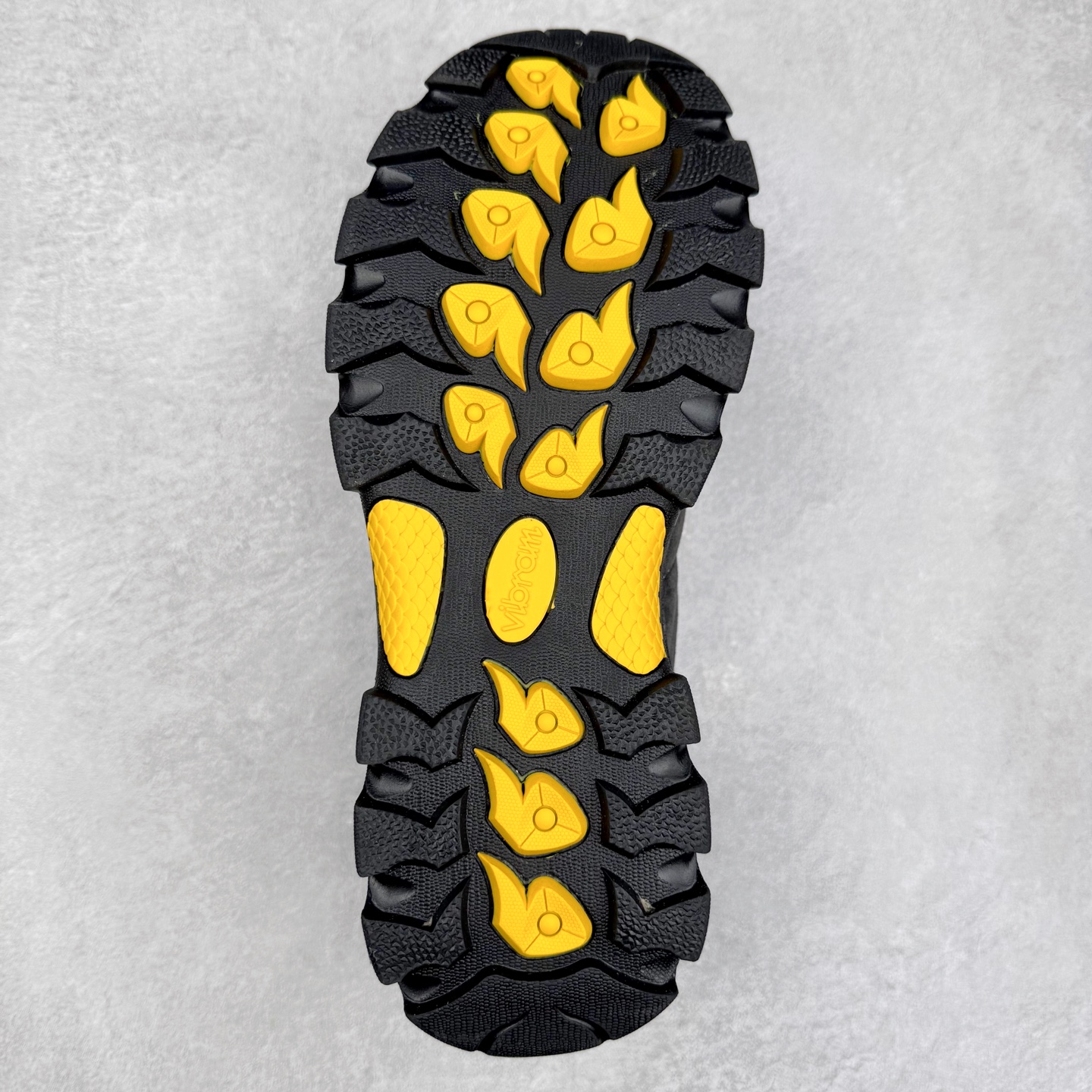 图片[9]-The North Face 北面乐斯菲斯户外运动休闲登山鞋越野徒步鞋 广东大厂品质 面料采用进口磨砂牛皮 鞋底采用Vibram黄金大底 专门为鞋底设计的橡胶以出色的耐磨性 良好的防滑性或得不少户外运动爱好者的喜欢 专业户外登山品牌（北面）The North Face自1966年创立，由两位热爱登山徒步的年轻登山者于美西旧金山开创，不断透过研发与创新，并且将最先进的技术结合在服装与鞋款设计，生产多种外型帅气且专业能力非常强的户外运动装备而备受欢迎。尺码：39-45（运动鞋码）-选品中心