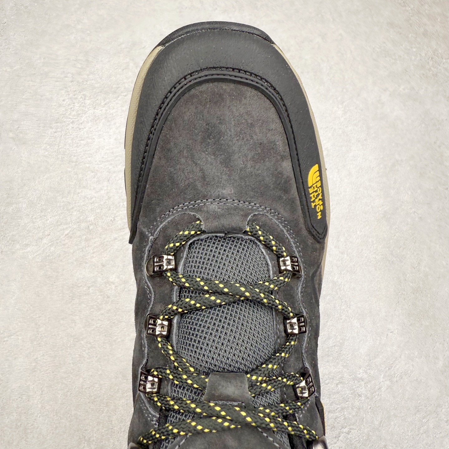 图片[4]-The North Face 北面乐斯菲斯户外运动休闲登山鞋越野徒步鞋 广东大厂品质 面料采用进口磨砂牛皮 鞋底采用Vibram黄金大底 专门为鞋底设计的橡胶以出色的耐磨性 良好的防滑性或得不少户外运动爱好者的喜欢 专业户外登山品牌（北面）The North Face自1966年创立，由两位热爱登山徒步的年轻登山者于美西旧金山开创，不断透过研发与创新，并且将最先进的技术结合在服装与鞋款设计，生产多种外型帅气且专业能力非常强的户外运动装备而备受欢迎。尺码：39-45（运动鞋码）-选品中心