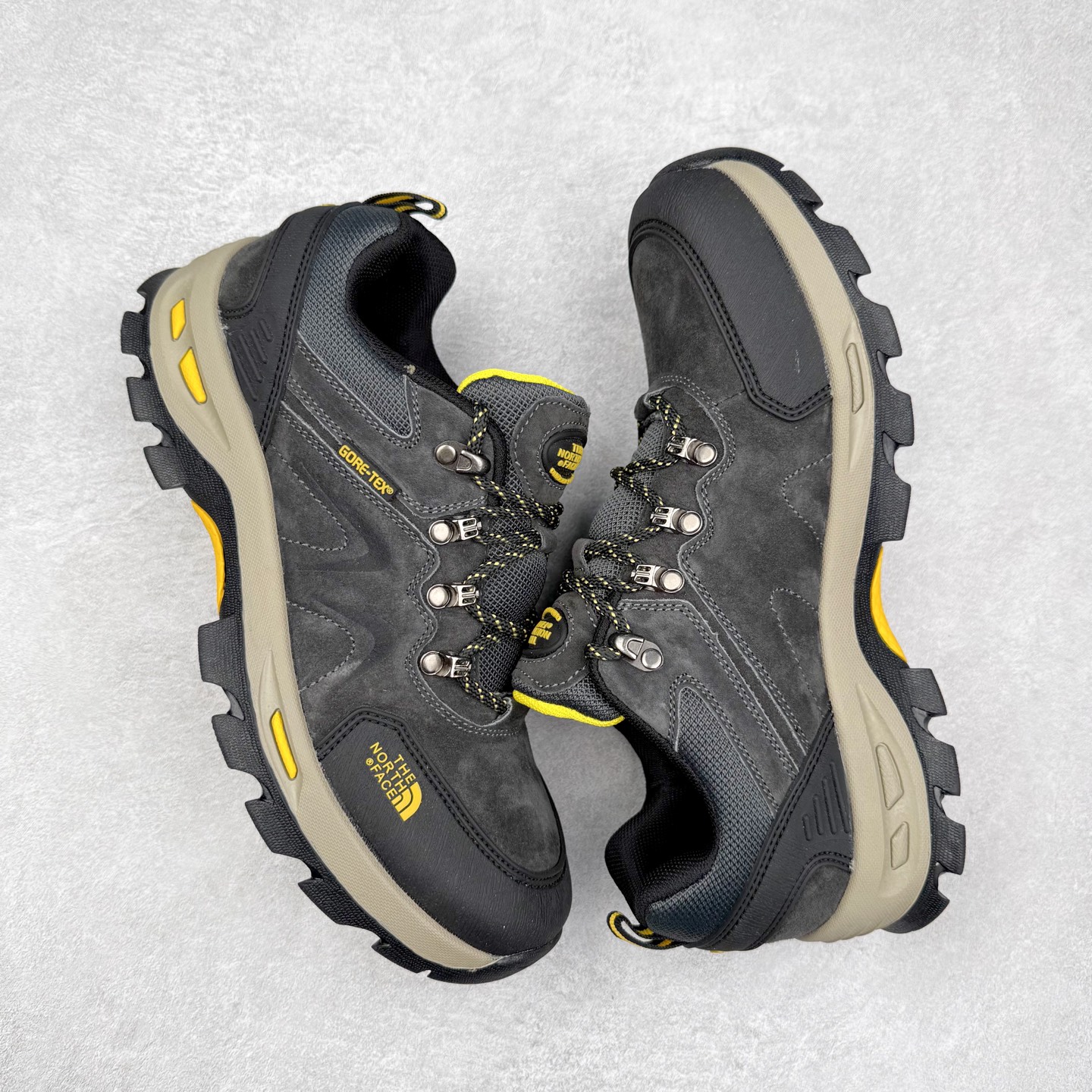 图片[3]-The North Face 北面乐斯菲斯户外运动休闲登山鞋越野徒步鞋 广东大厂品质 面料采用进口磨砂牛皮 鞋底采用Vibram黄金大底 专门为鞋底设计的橡胶以出色的耐磨性 良好的防滑性或得不少户外运动爱好者的喜欢 专业户外登山品牌（北面）The North Face自1966年创立，由两位热爱登山徒步的年轻登山者于美西旧金山开创，不断透过研发与创新，并且将最先进的技术结合在服装与鞋款设计，生产多种外型帅气且专业能力非常强的户外运动装备而备受欢迎。尺码：39-45（运动鞋码）-选品中心