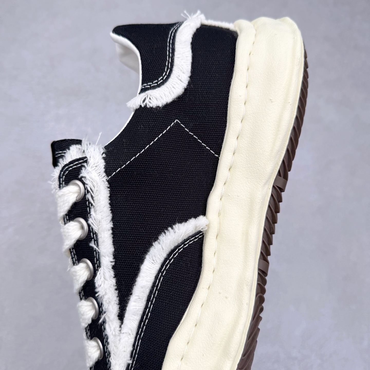 图片[7]-＃原厂 MMY/Maison MIHARA YASUHIRO Wayne Original Sole Leather Low Sneaker贝壳头版变形溶解雪糕底低帮百搭休闲运动板鞋 余文乐挚爱单品 复古溶解风 日本概念时装设计师･三原康裕品牌广东原产 原楦原纸版开发楦型 全新开发双模一次发泡点位气孔EVA中底 底部嵌入组合RB橡胶耐磨大底 采用全粒面头层皮革鞋面材质 正确织麦及包装盒 清晰后跟电绣LOGO 注意区别普通版本‼️尺码：35-45 偏大一码-选品中心