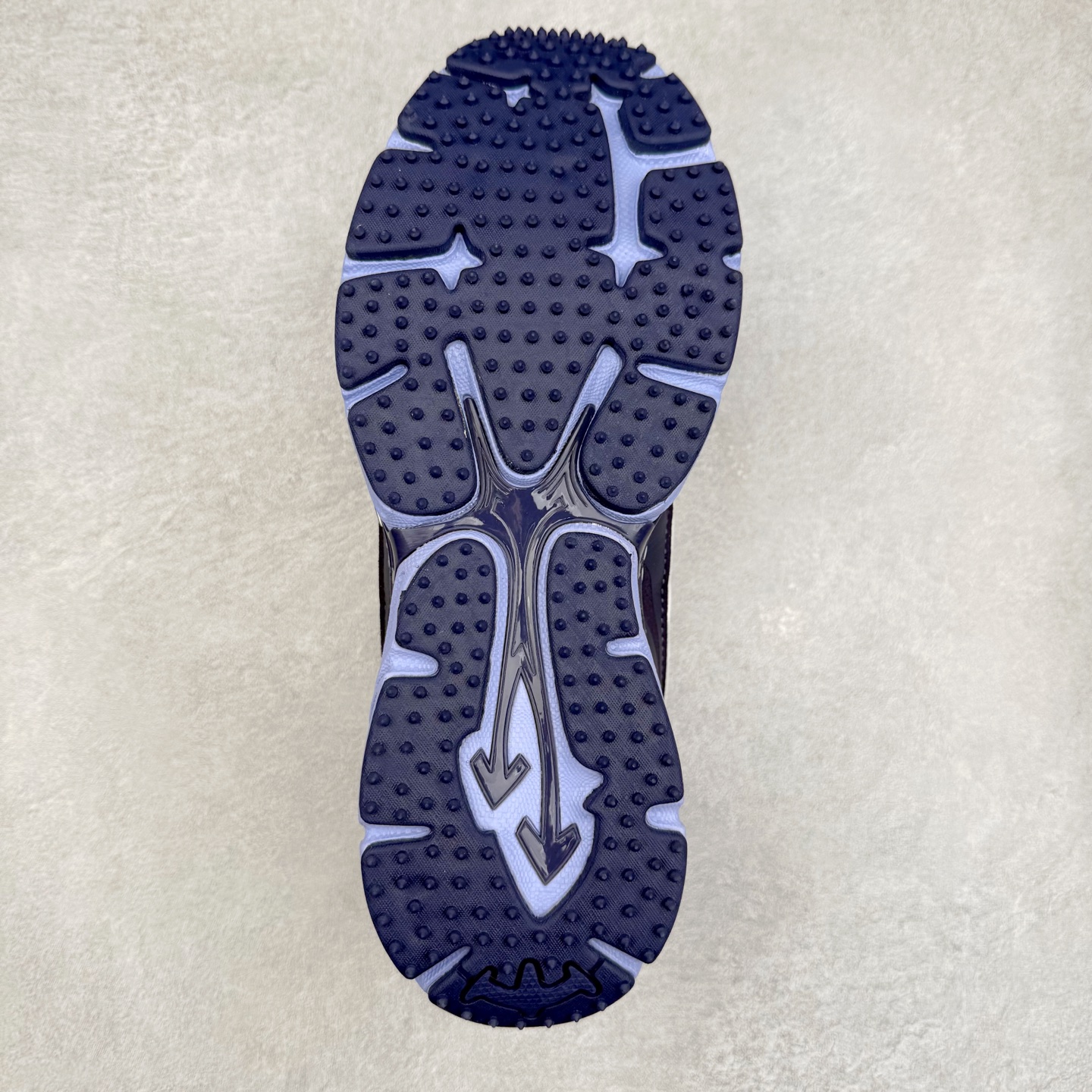 图片[9]-＃KX Off-White 2024年OW最新款跑鞋 #百分百原盒正确版 原楦原纸板数据开发 4层分离大底#鞋面采用3d立体打印和多种材料拼接而成#防滑耐磨透气性轻便跑鞋 作为曾经爆火 并且定位奢潮领域的标志性品牌 Off-White 仍需要不断更新符合当下潮流时尚的复古运动鞋款，以期收获基本盘消费者的关注 此次更新的 Off-White 新款运动鞋将经典复古老爹鞋细节设计更加夸张化 并将标志性箭头设计置于显著位置 除此之外 整个系列的色彩搭配也可谓纷繁多样 总有一款适合你 Off-White最新运动鞋款估计将在未来几个月登陆品牌专柜 喜欢的朋友切莫错过 尺码：36 37 38 39 40 41 42 43 44 45 46 47-选品中心