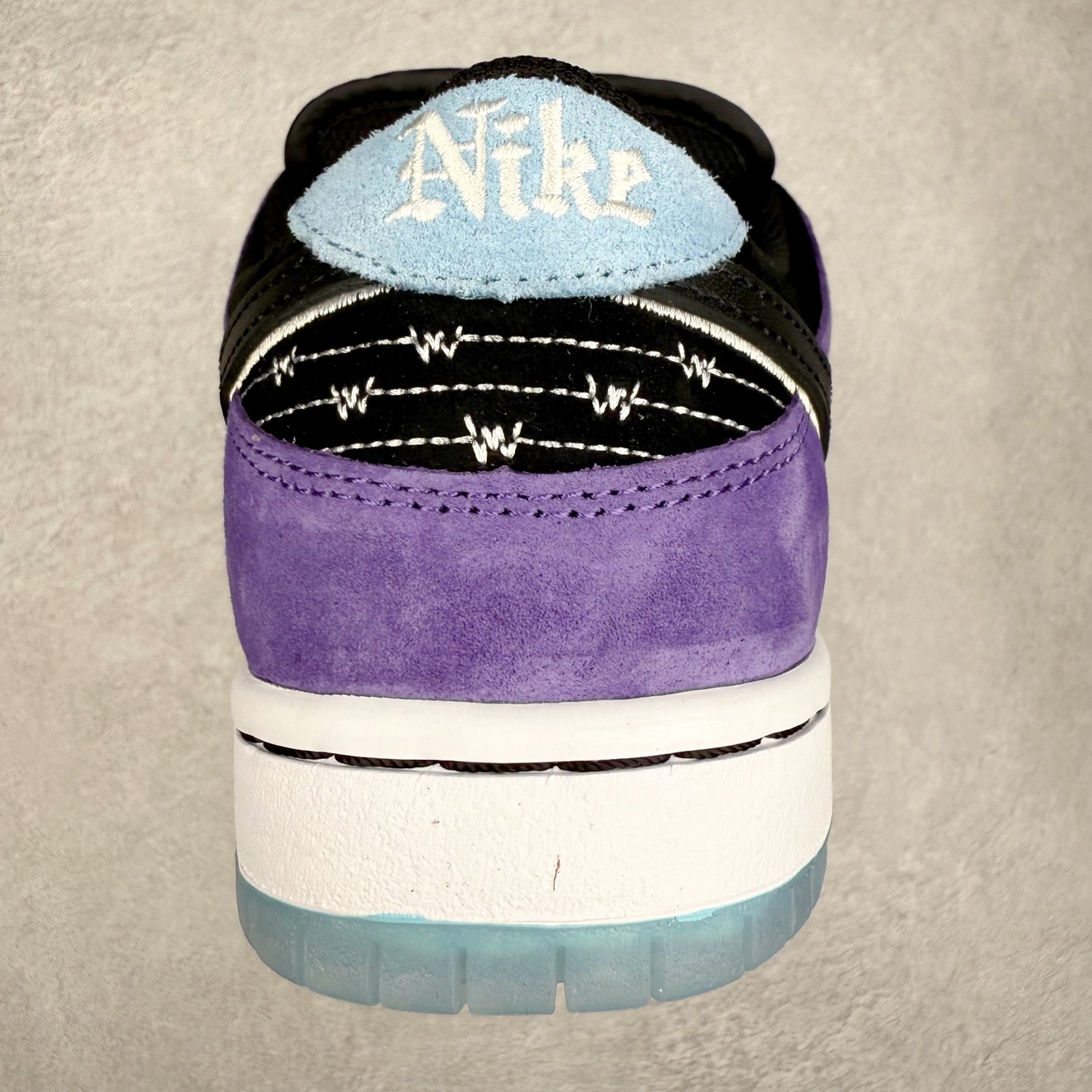 图片[8]-＃S2纯原 Hayley Wilson x NK Dunk SB DUNK LOW PRO 联名紫黑白 HJ0513-500 独家原厂航空铝磨具打磨大底 鞋头坡度极致还原 原盒原配 圈内天花板工艺 原厂冲刀 超高清洁度 全鞋零毛边皮料切割 全套原楦原模倾力打造完美版型 采用原厂百宏鞋带以及原厂百宏织唛舌标 内标可供原厂几率过验 原厂中底布黄色点胶 原厂中底布拉帮走线遵循公司‼️尺码：36 36.5 37.5 38 38.5 39 40 40.5 41 42 42.5 43 44 44.5 45 46 47.5-选品中心